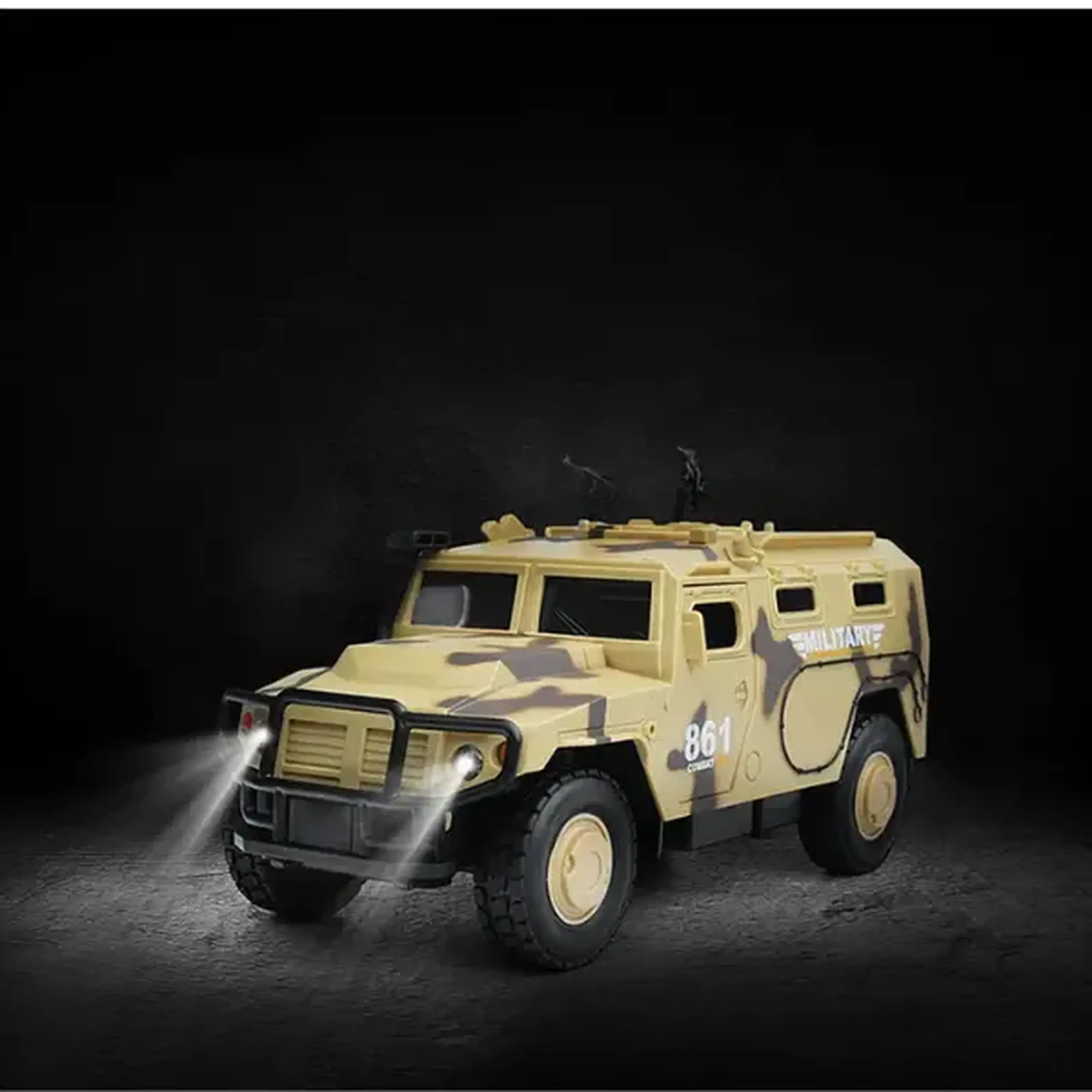 1:16 Vehicul blindat militar cu inerție (lumini /sunete / ușile se deschid)