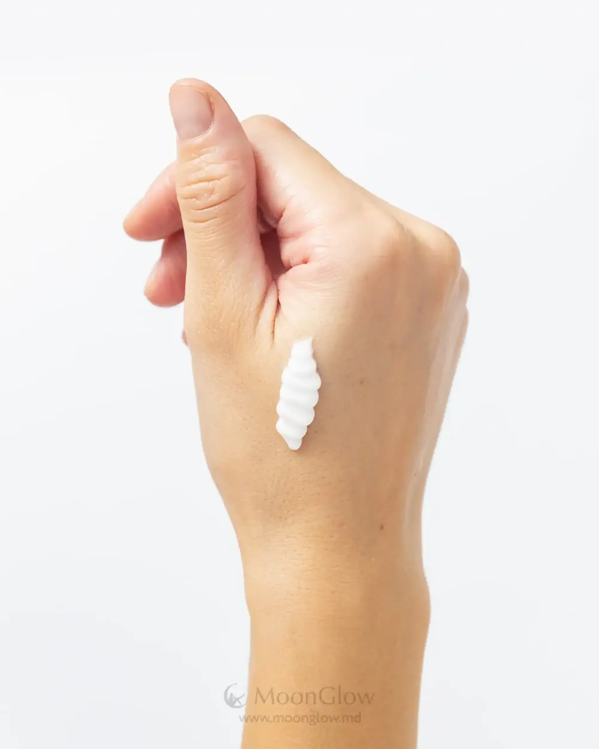 Cremă premium pentru zona de sub ochi cu celule stem ale roșiei și peptide Bueno MGF Peptide Eye Cream Plus 30g