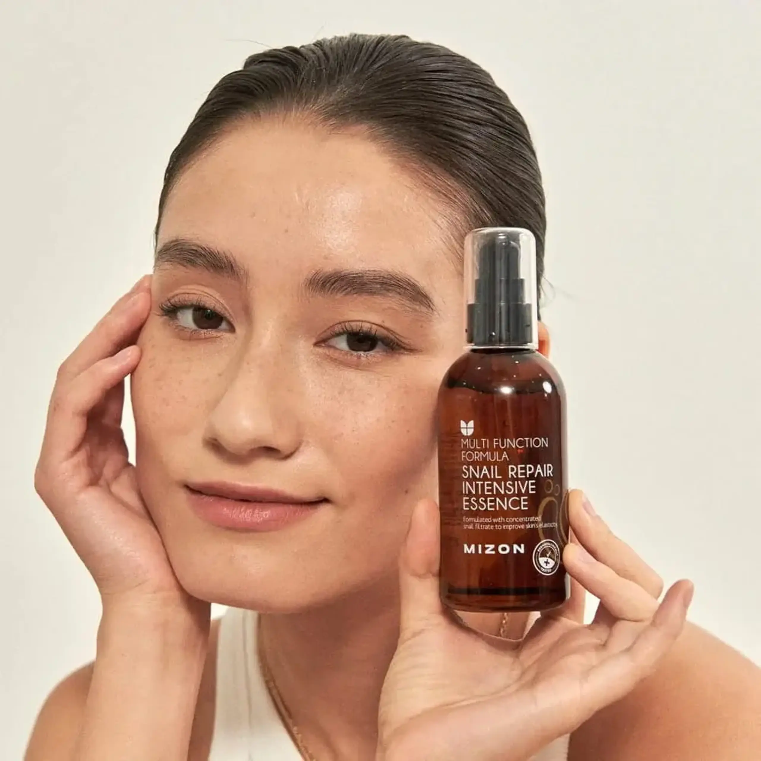 Toner-esenţă anti-age Mizon Snail Repair Intensive Essence 100 ml