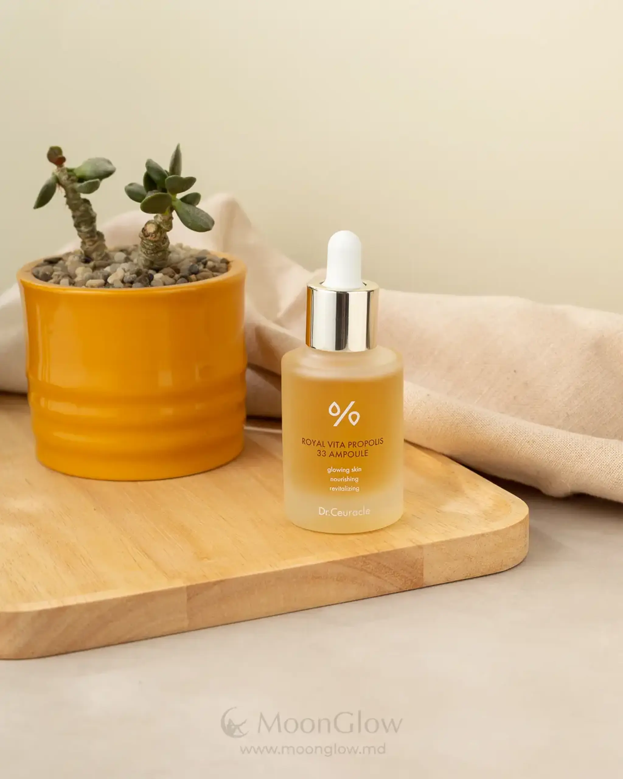 Fiolă de propolis pentru îmbunătățirea tonusului pielii Dr. Ceuracle Royal Vita PROPOLIS 33 Ampoule 30 ml