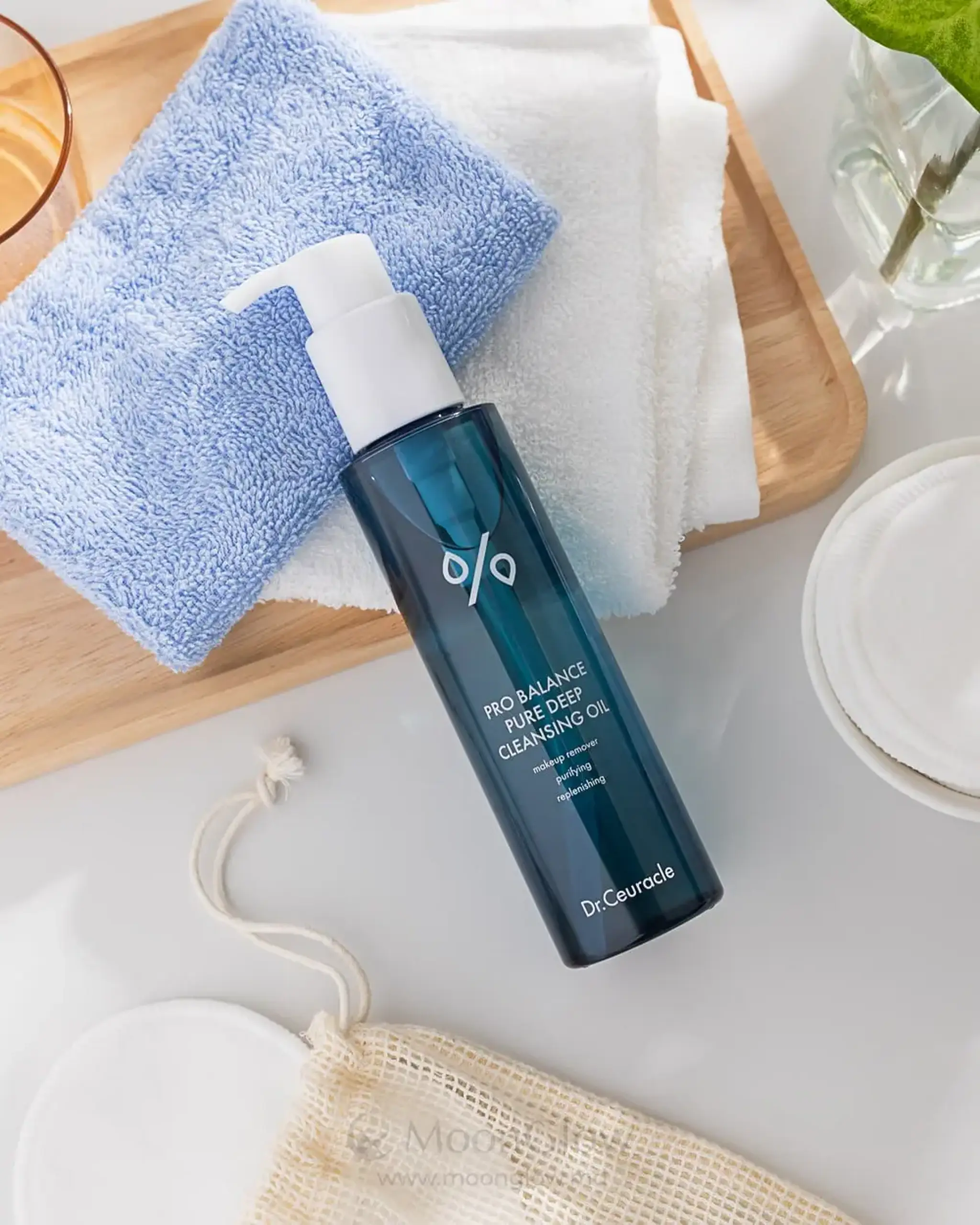 Uleil hidrofil pentru restabililea barierei tenului DR. Ceuracle Pro-balance Pure Deep Cleansing Oil 155 ml