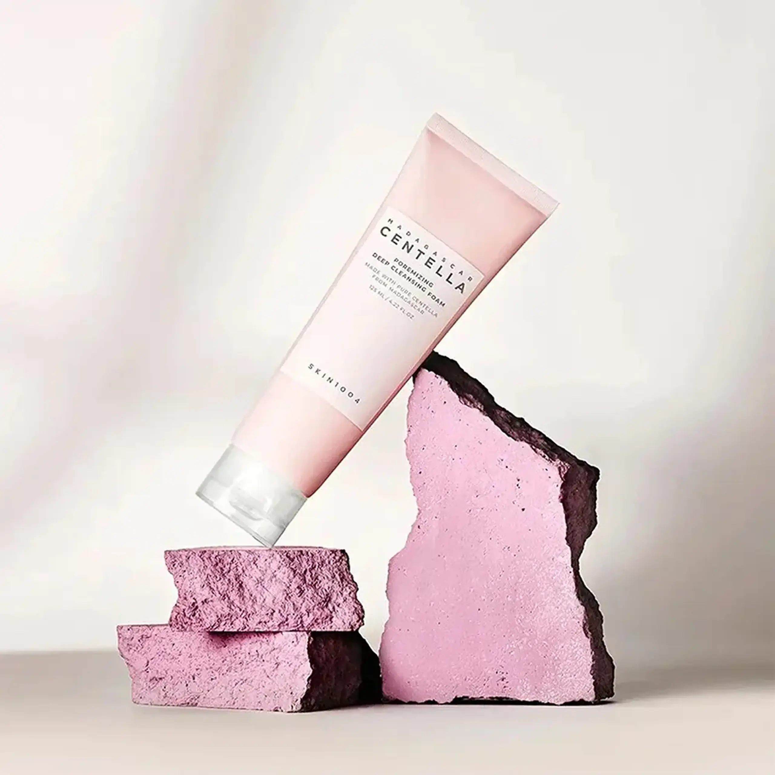 Spumă cu centella și sare roz Skin1004 Madagascar Centella Poremizing Deep Cleansing Foam 125ml