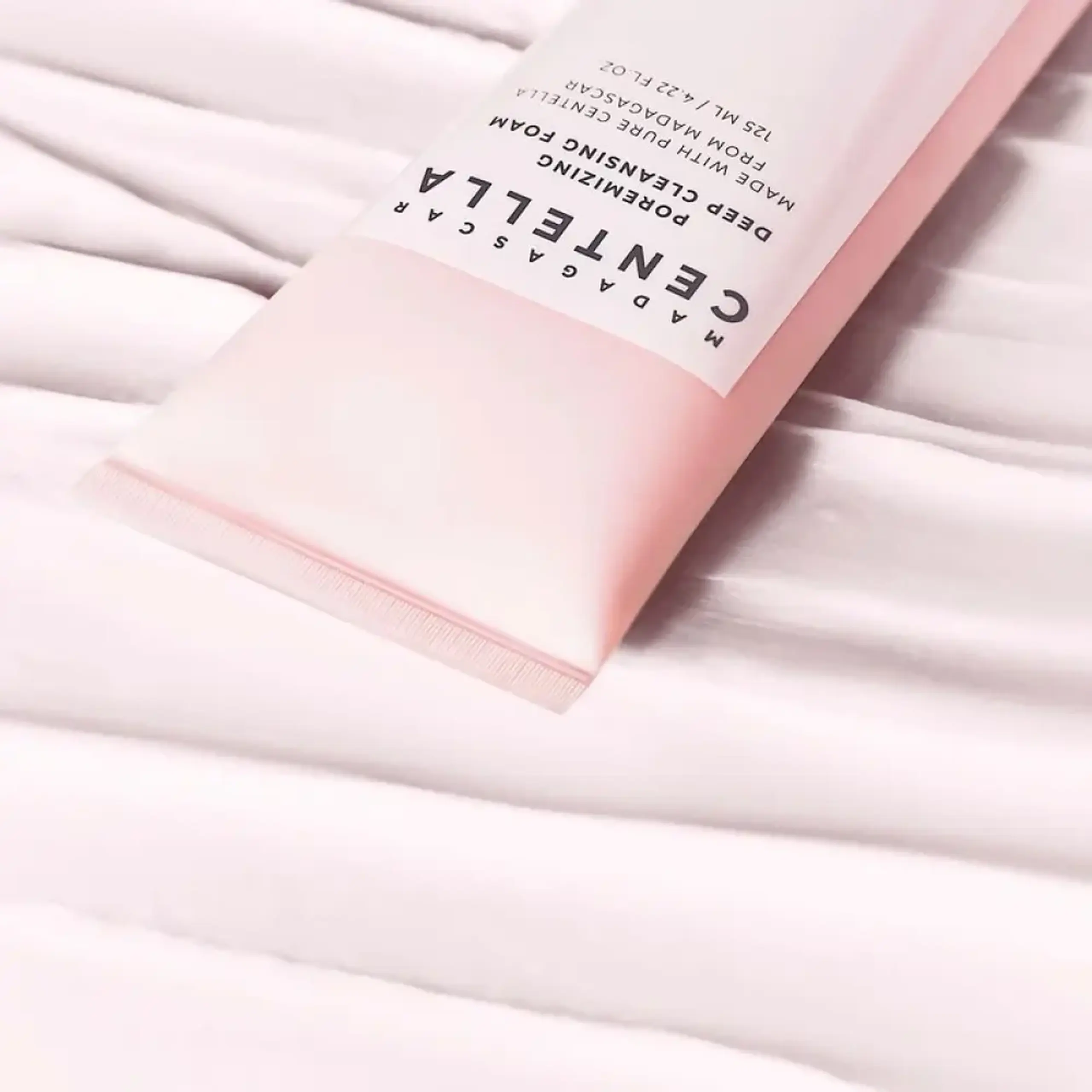 Spumă cu centella și sare roz Skin1004 Madagascar Centella Poremizing Deep Cleansing Foam 125ml
