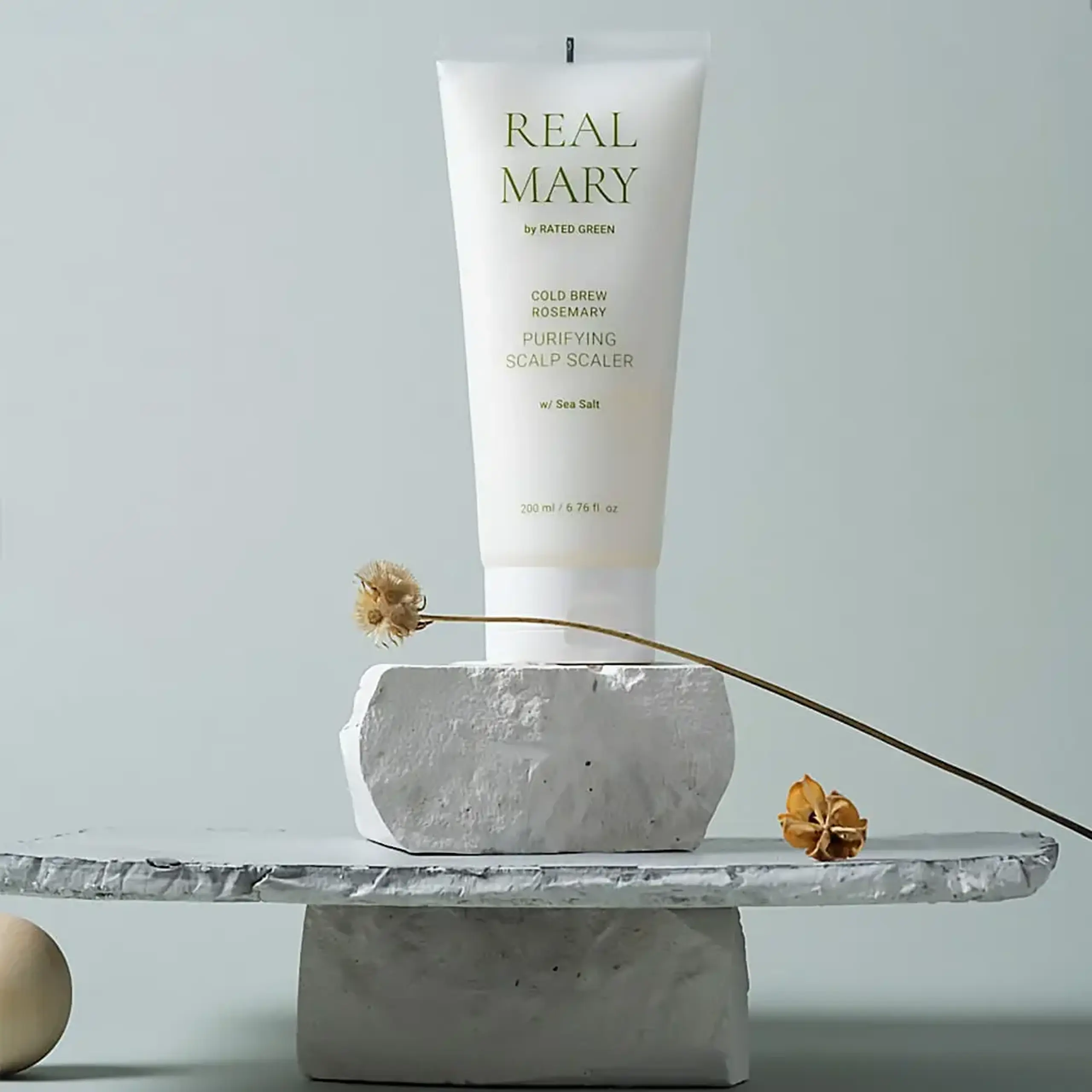 Mască pentru curățirea scalpului Rated Green Cold Brew Rosemary Purifying Scalp Scaler Sea Salt 200ml