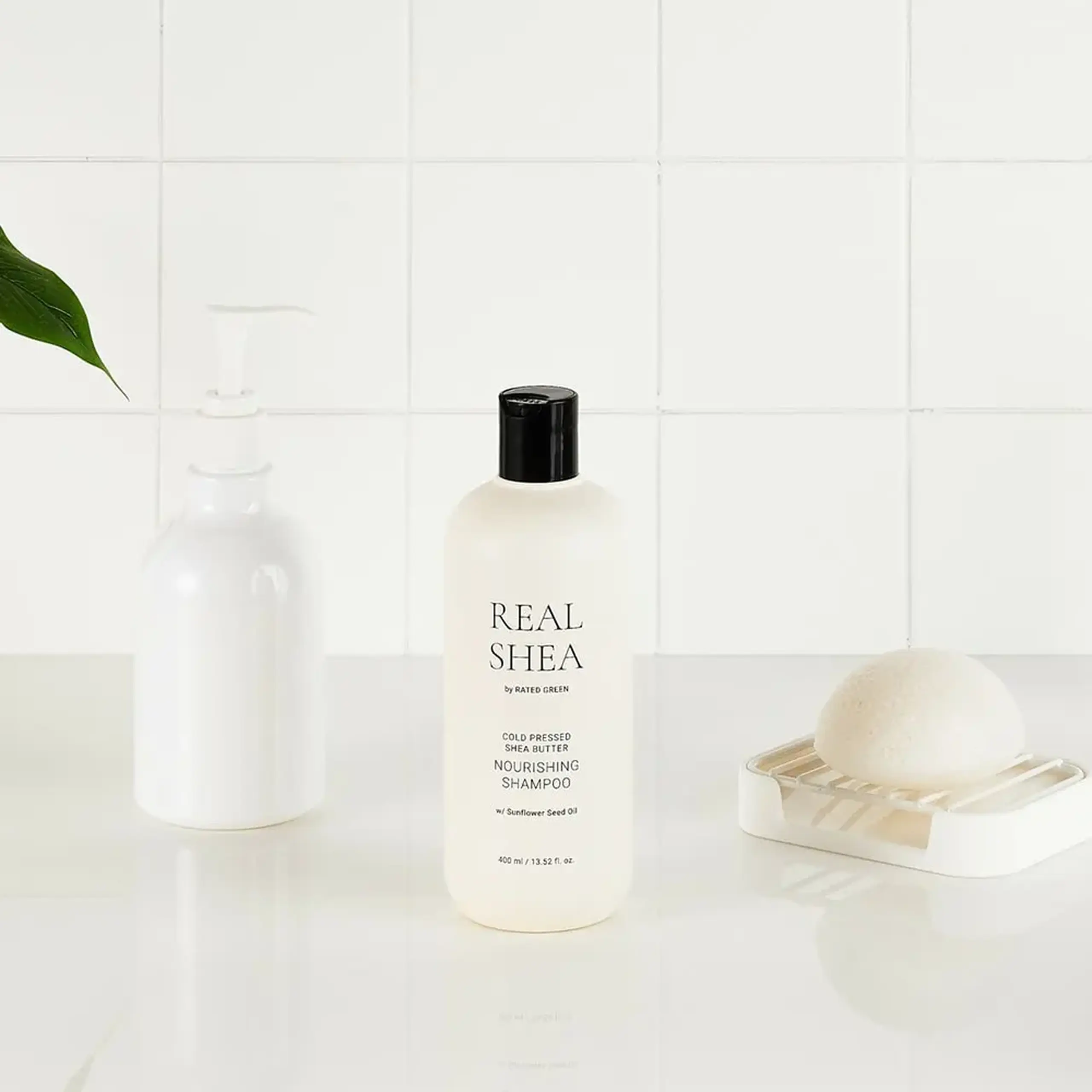 Șampon hidratant cu Unt de Shea Rated Green Cold Pressed Shea Butter Nourishing Shampoo 400ml