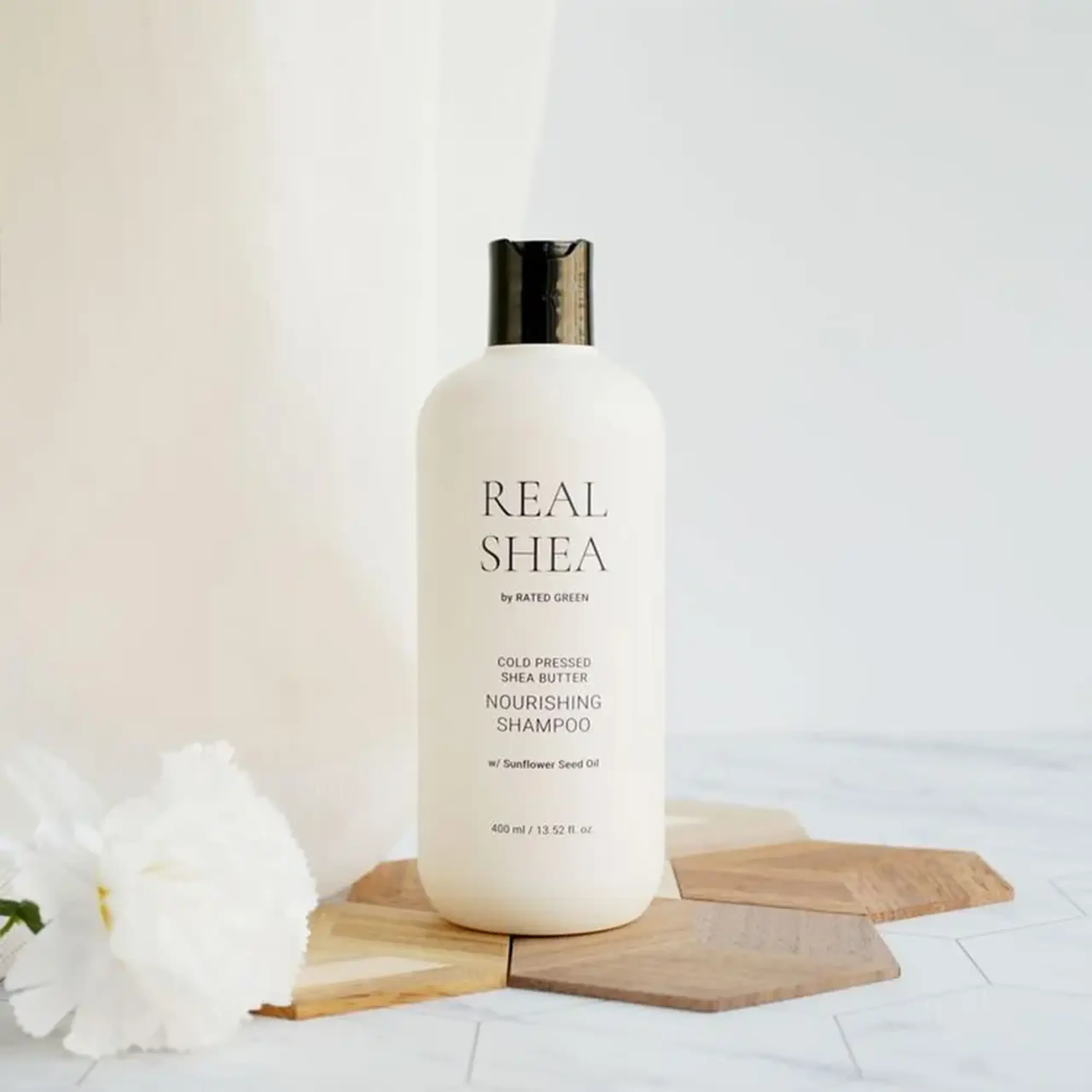 Șampon hidratant cu Unt de Shea Rated Green Cold Pressed Shea Butter Nourishing Shampoo 400ml
