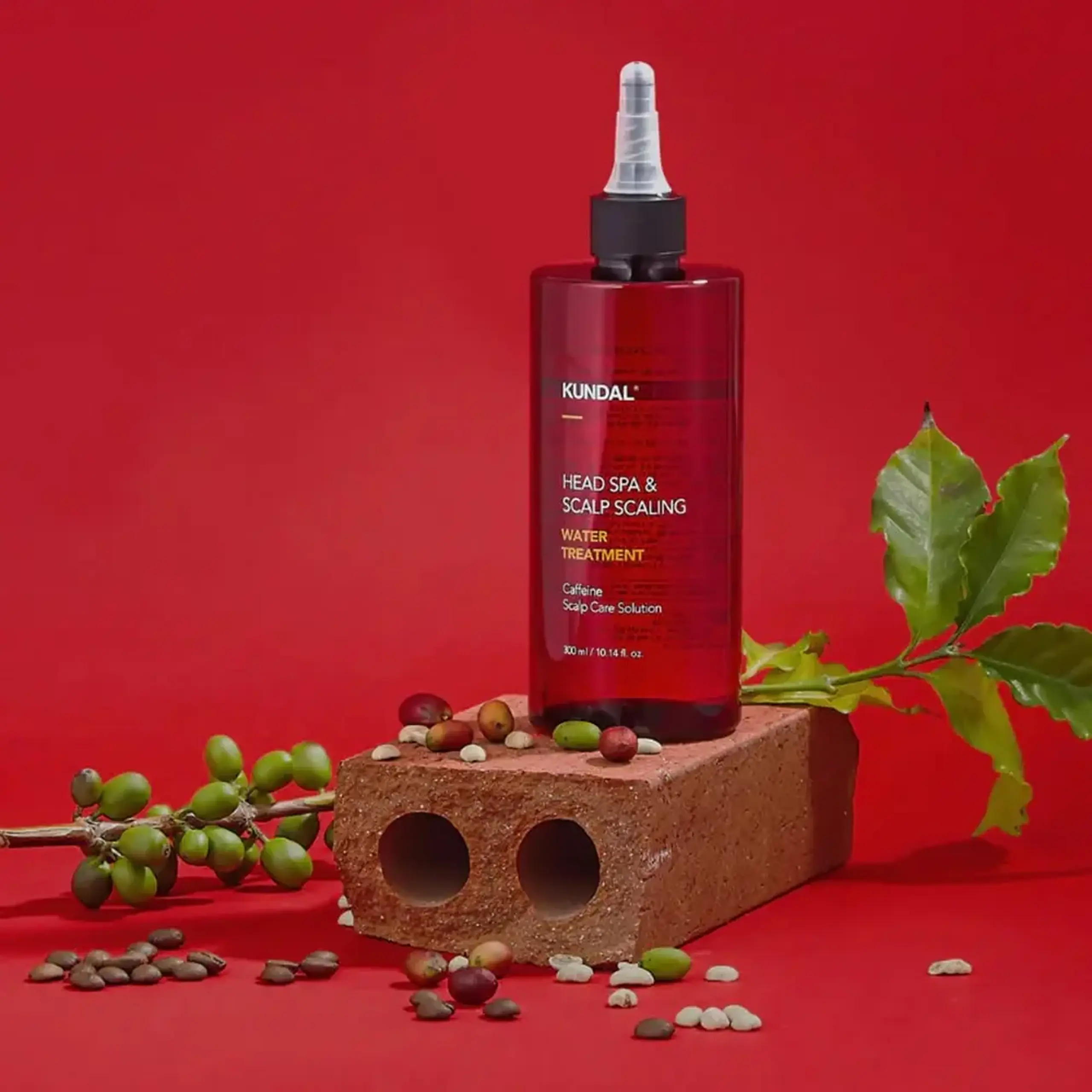 Ser împotriva căderii părului, hrănește şi restabileşte scalpul Kundal Head SPA &amp; Scalp Scaling Caffeine Water Treatment 300ml Herb Mint