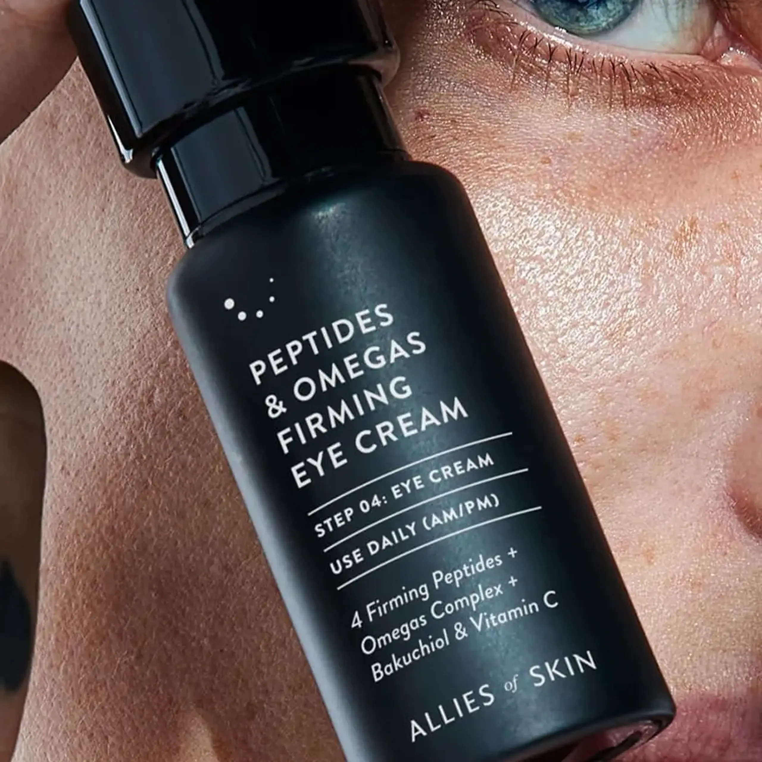 Cremă pentru ochi cu vitamina C Allies of Skin Peptides and Omegas Firming Eye Cream 15 ml