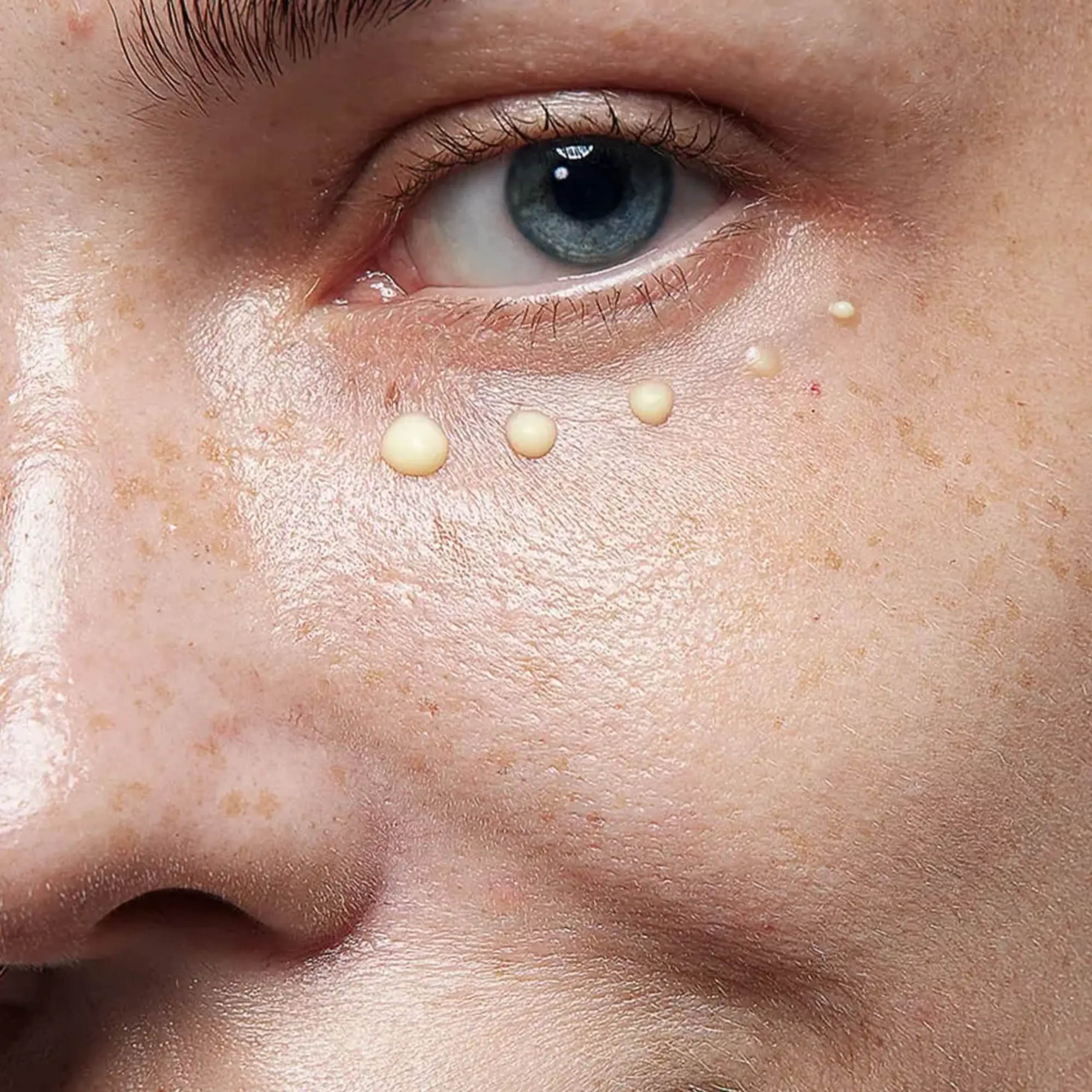 Cremă pentru ochi cu vitamina C Allies of Skin Peptides and Omegas Firming Eye Cream 15 ml