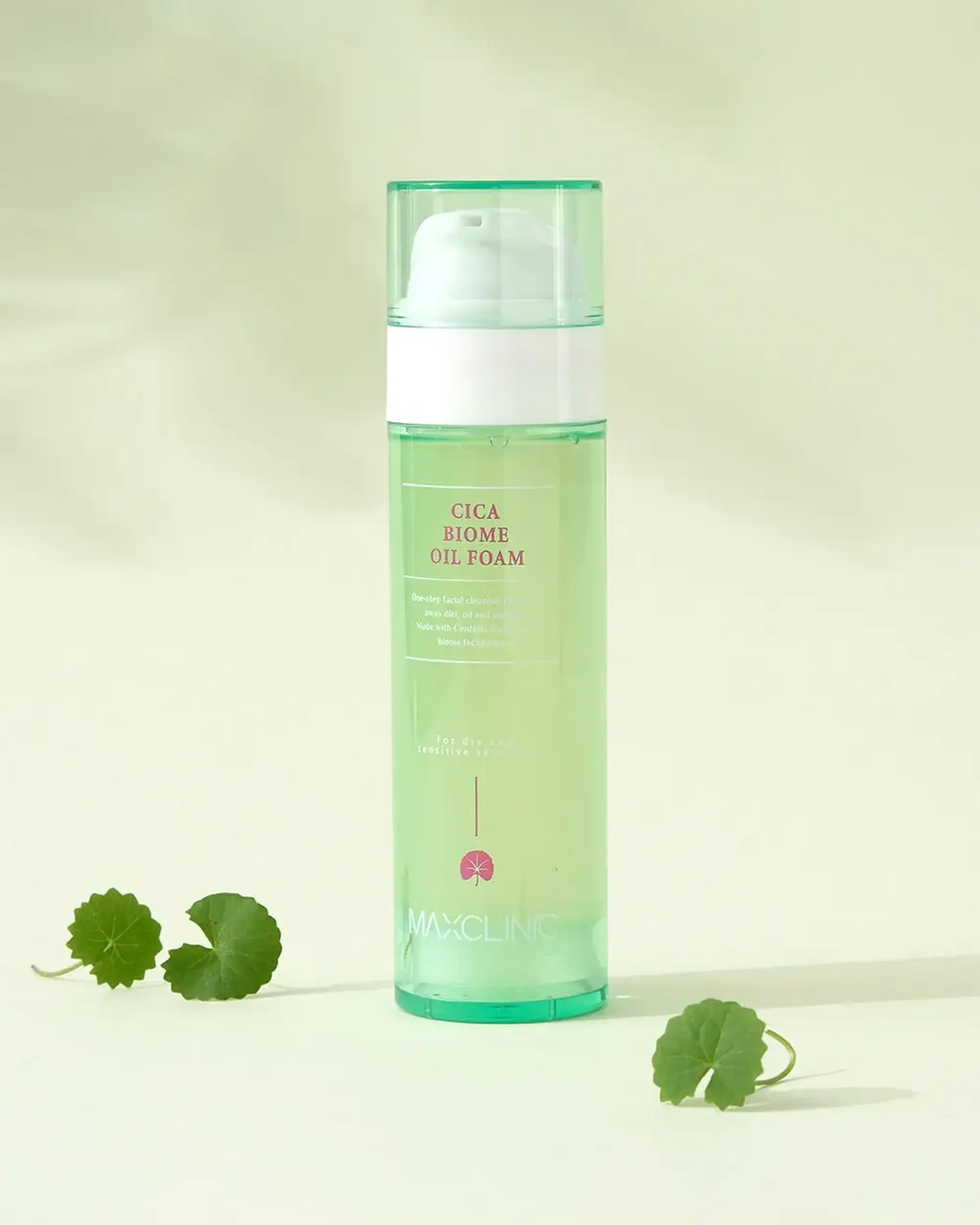 Produs multifuncțional 2 în 1 pentru pielea sensibilă Maxclinic Cica Biome Oil Foam 110g