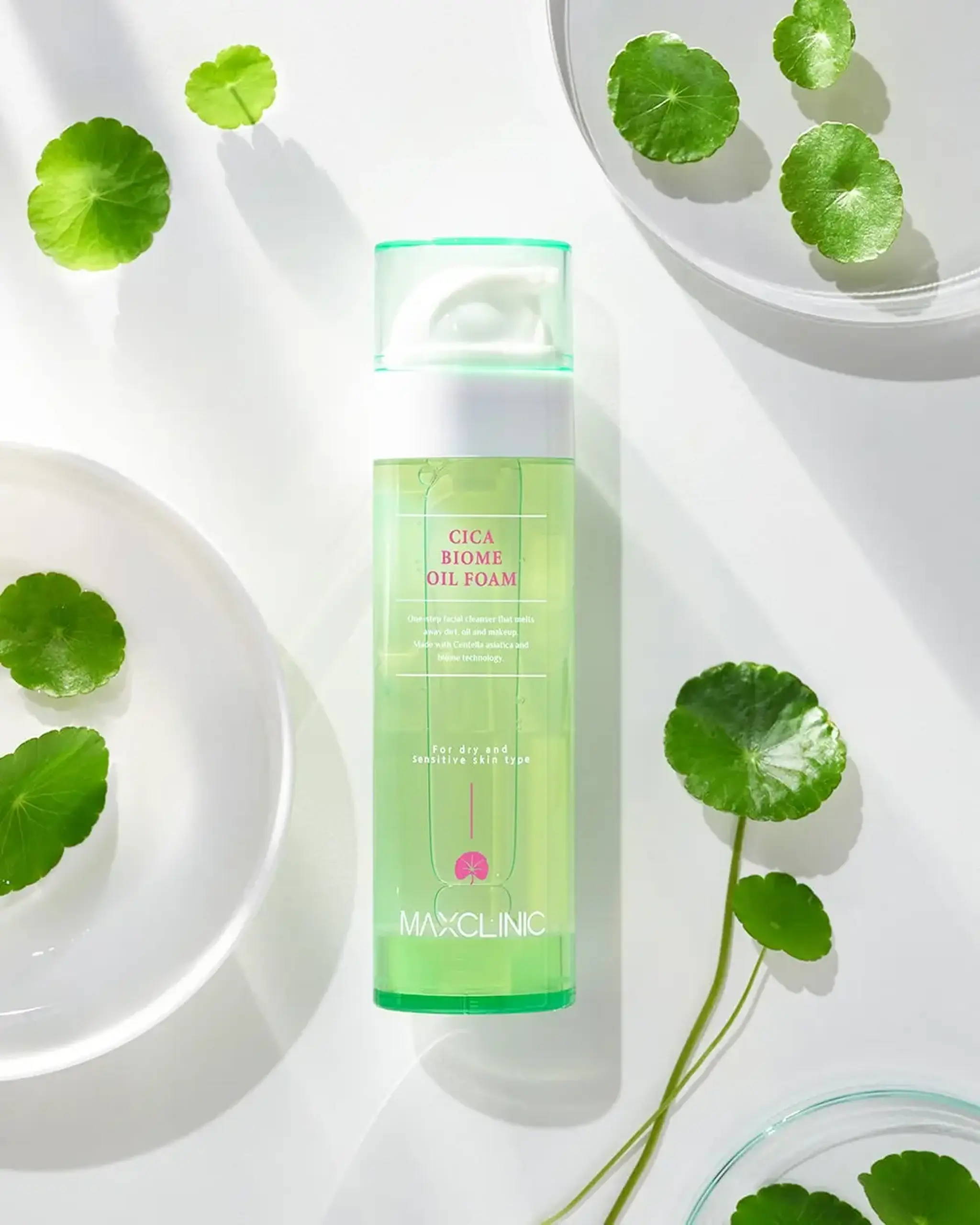 Produs multifuncțional 2 în 1 pentru pielea sensibilă Maxclinic Cica Biome Oil Foam 110g