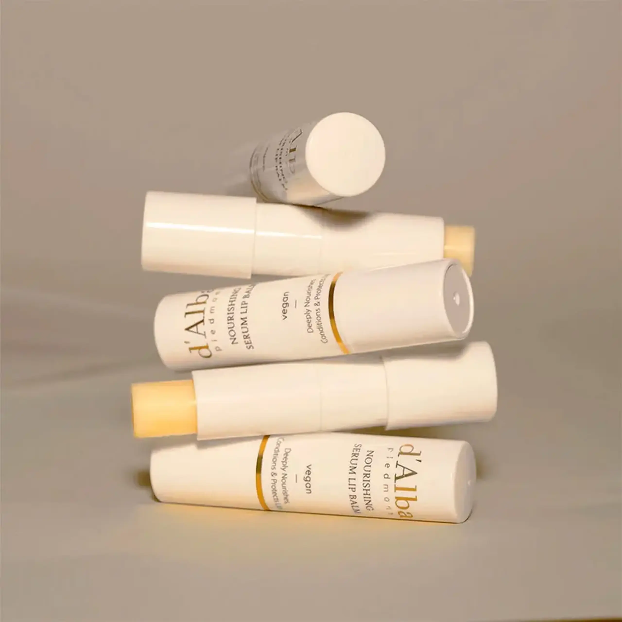 Balsam de buze hipoalergenic D'Alba White Truffle Nourishing Serum Lip Balm