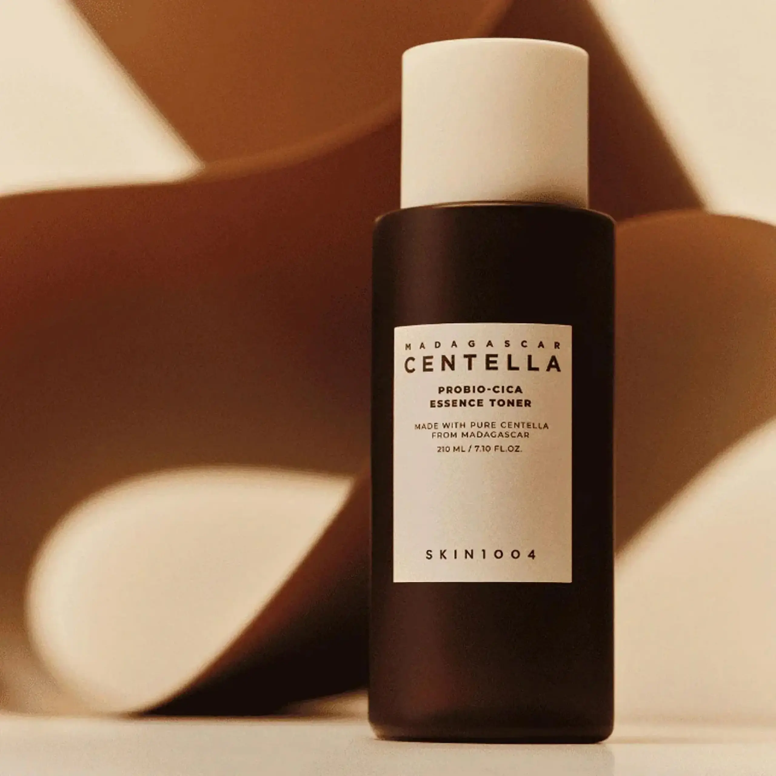 Toner hidratant cu complexul probiotic Skin1004 Madagascar Centella Probio-Cica Essence Toner 210ml