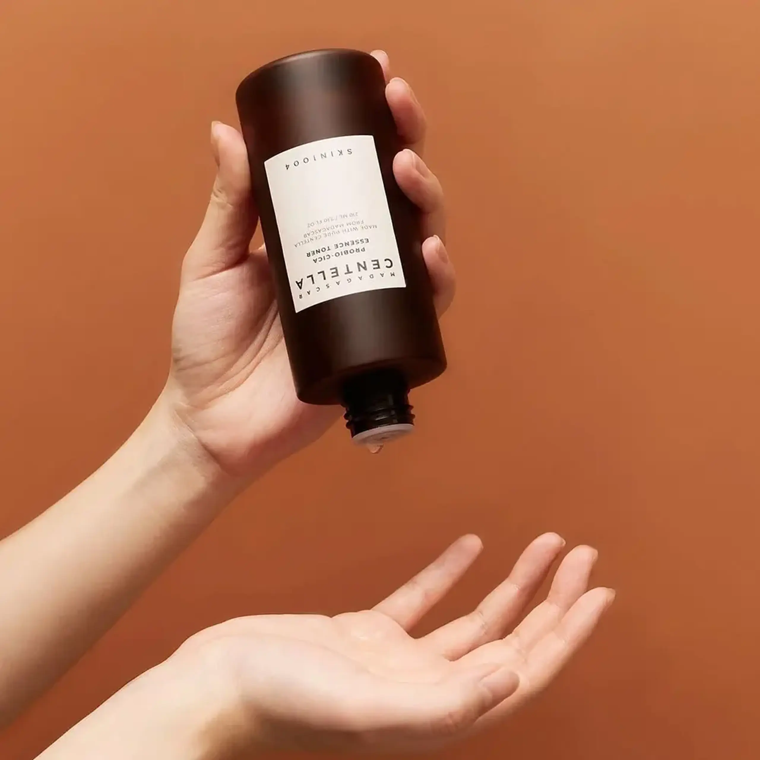 Toner hidratant cu complexul probiotic Skin1004 Madagascar Centella Probio-Cica Essence Toner 210ml