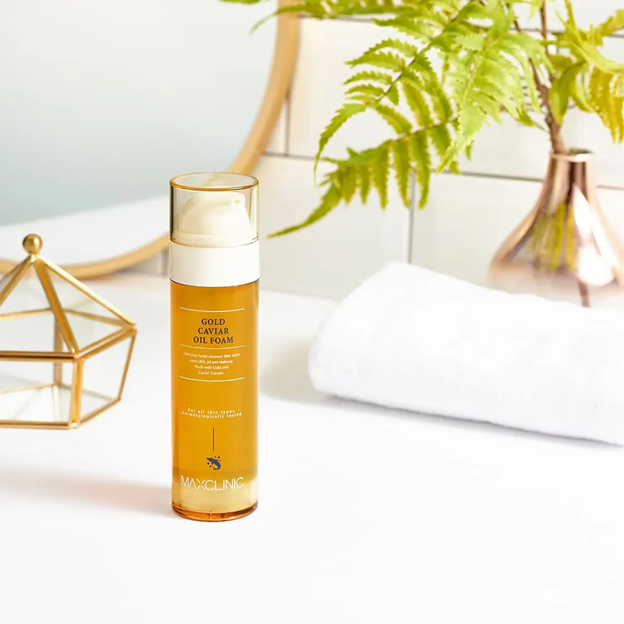 Produs multifuncțional 2 în 1 hidratant şi hipoalergenic Maxclinic Gold Caviar Oil Foam Cleanser 110g