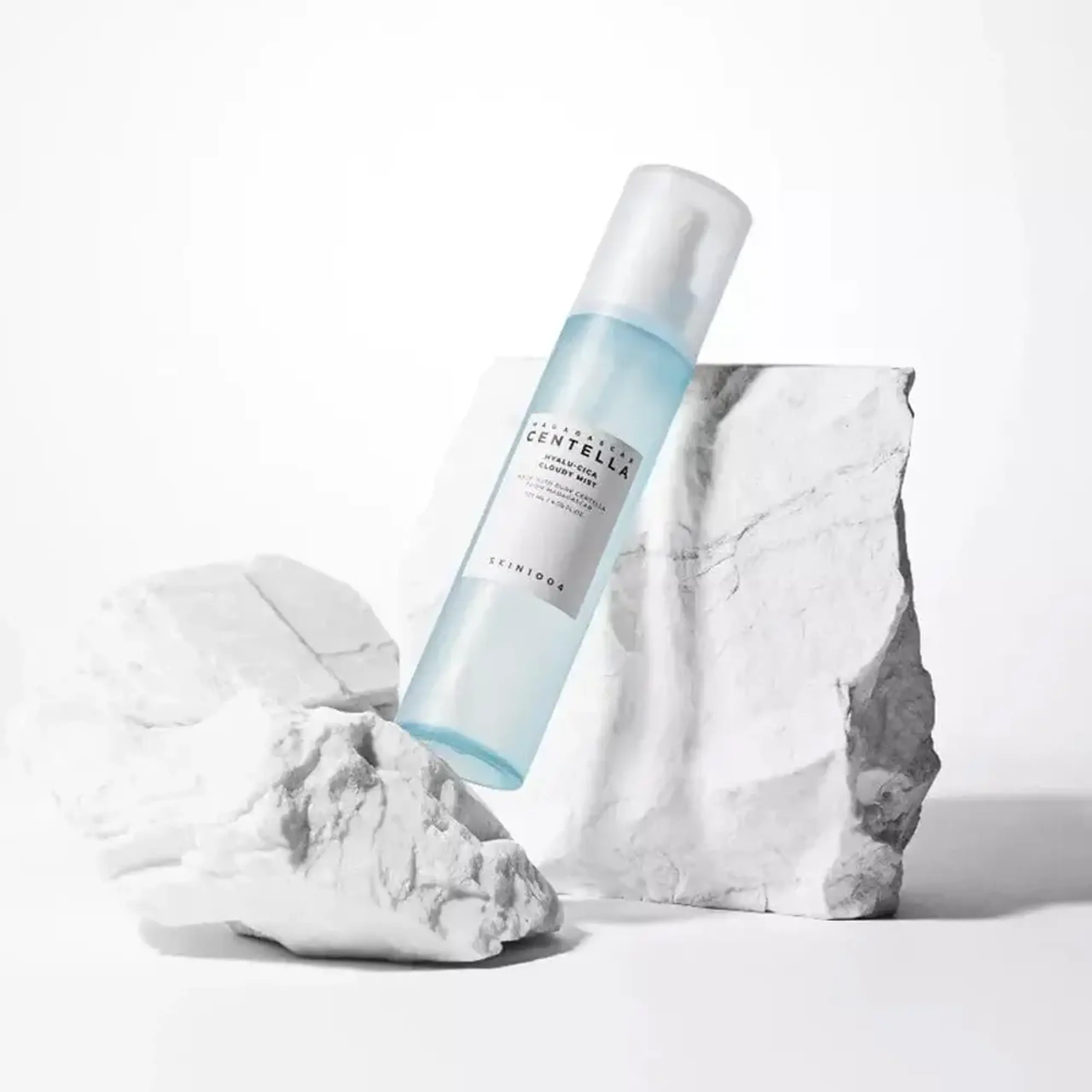 Spary hidratant cu acid hialuronic SKIN1004 Madagascar Centella Hyalu-Cica Cloudy Mist 120 ml