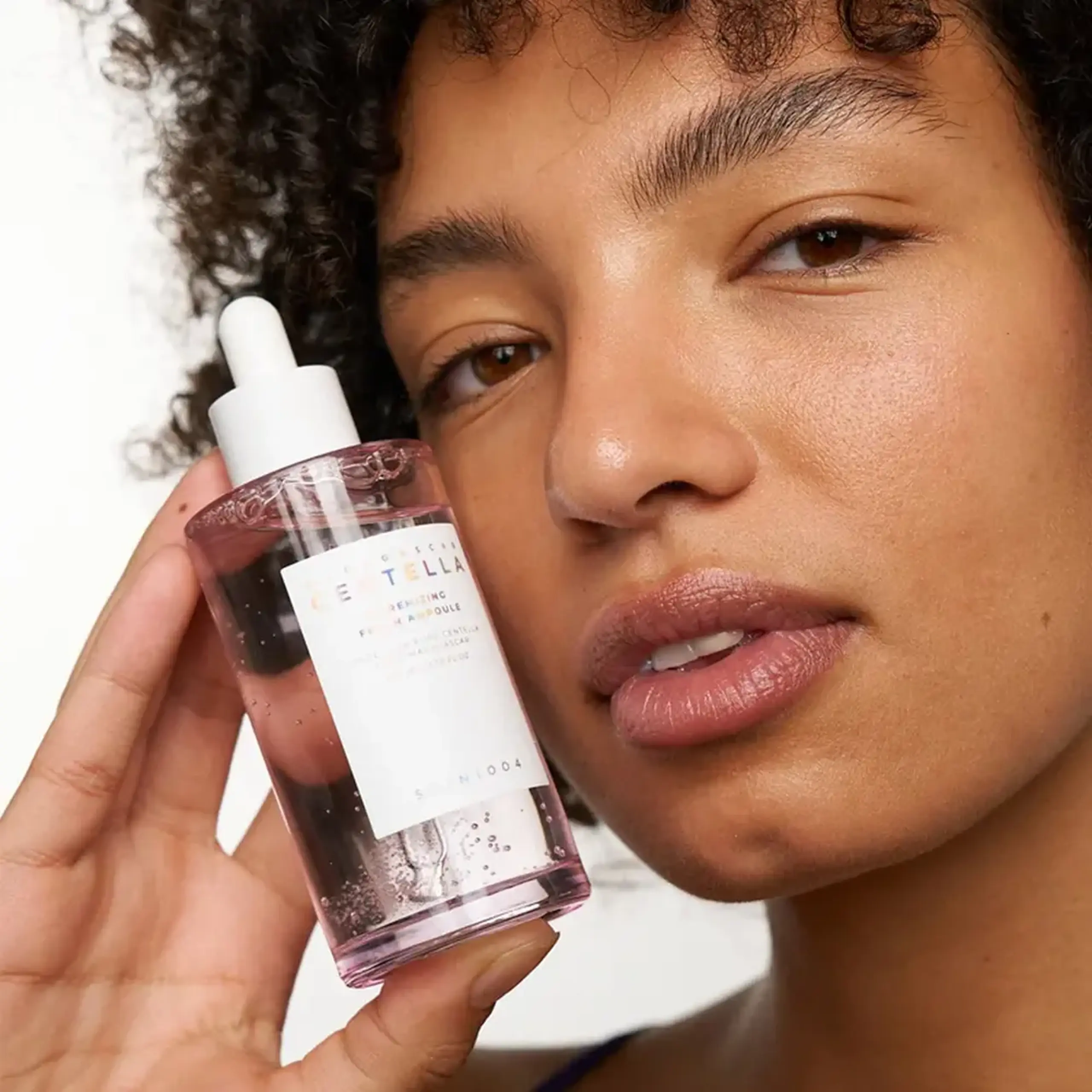 Ser-ampulă pentru diminuarea porilor cu centella și sare roz Skin1004 Madagascar Centella Poremizing Fresh Ampoule 50ml