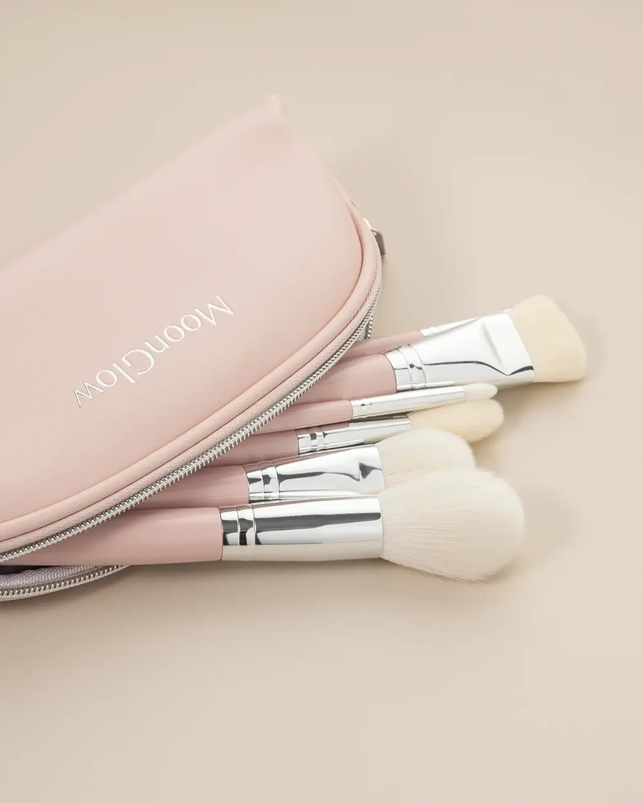Set de pensule Moonglow Makeup Brushes 7 pcs + Trusă Cosmetică