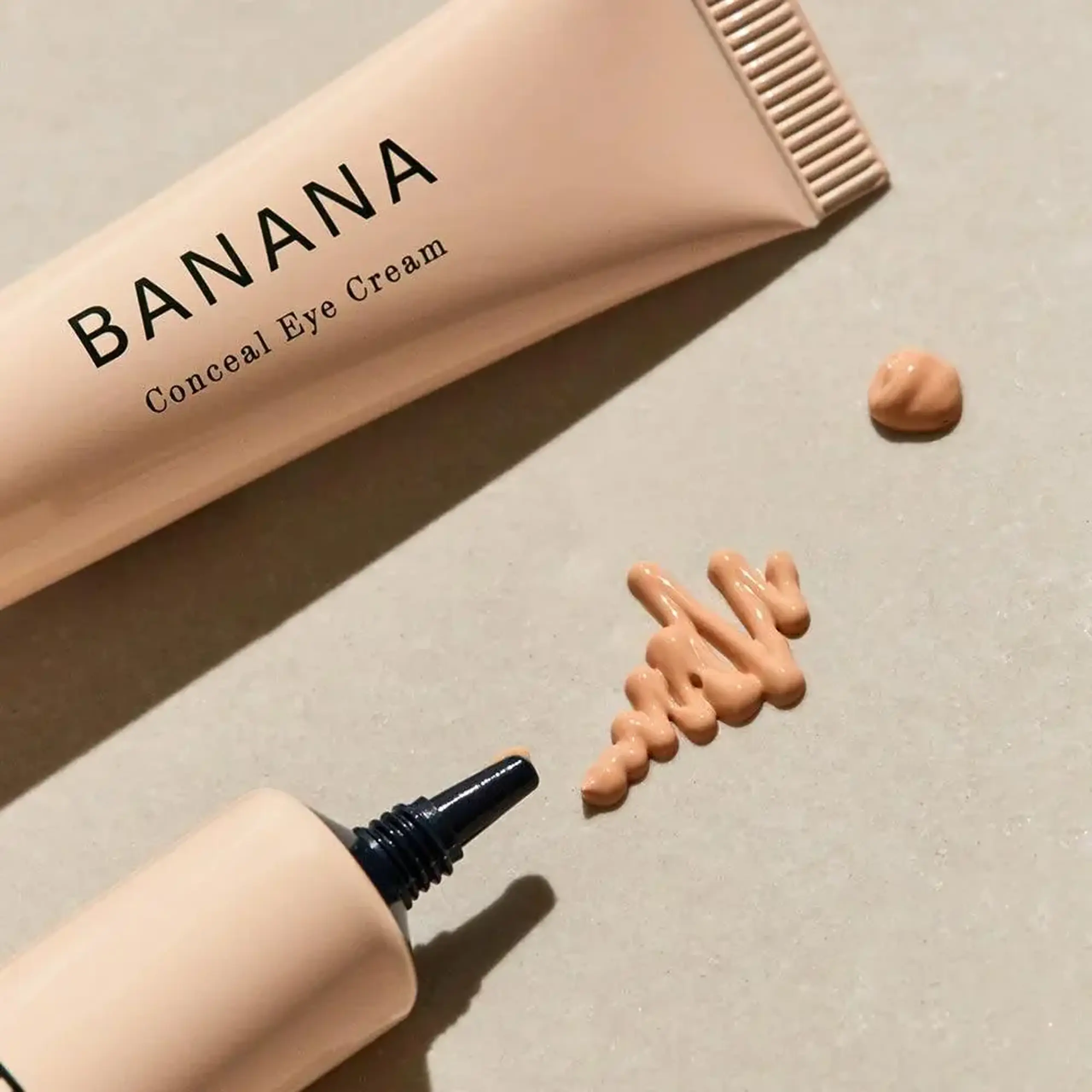 Crema de ochi cu pigment cu peptide şi extracte din plante ShaiShaiShai Banana Conceal Eye Cream 15ml