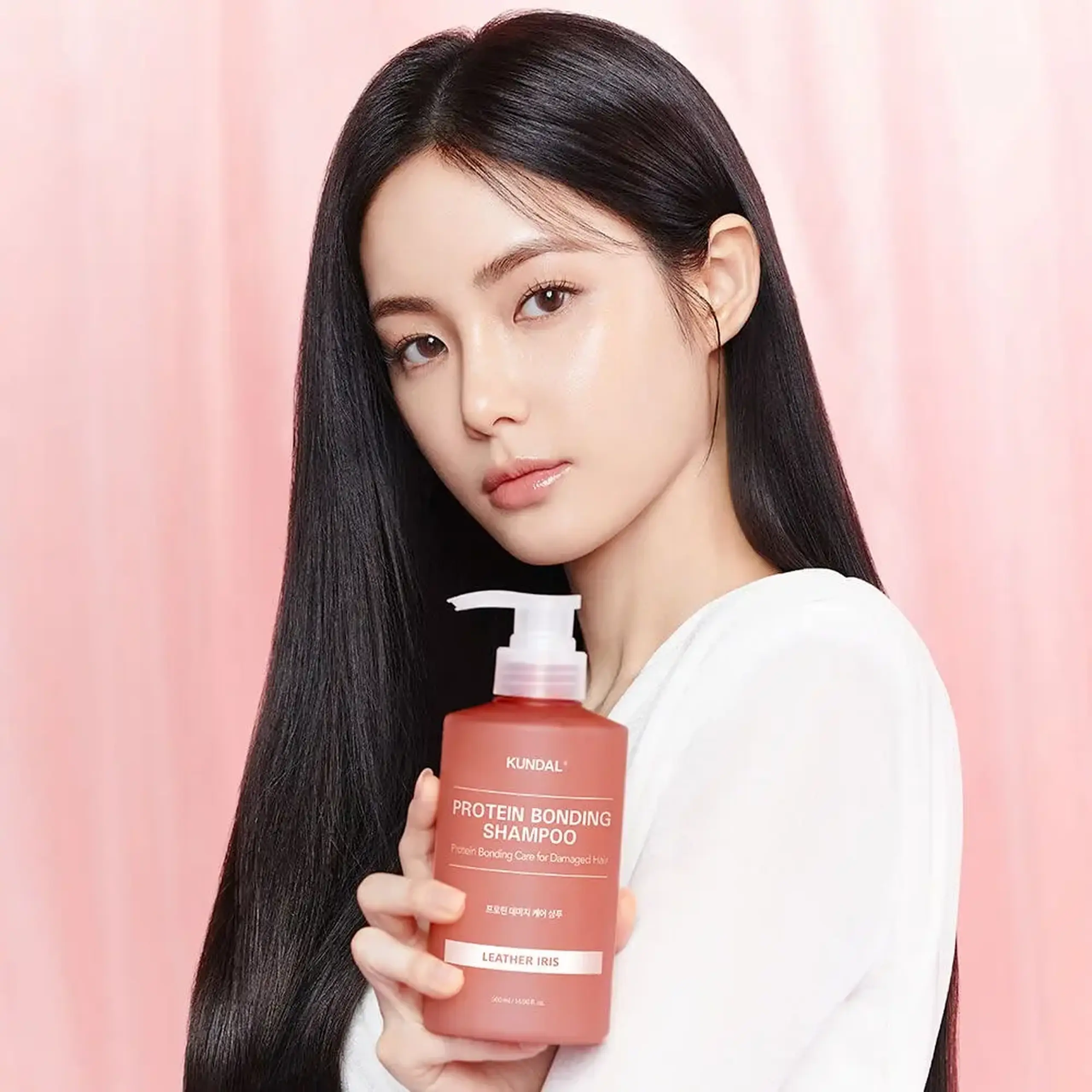 Șamponul revitalizează părul fragil și deteriorat Kundal Protein Bonding Shampoo Leather Iris 500ml