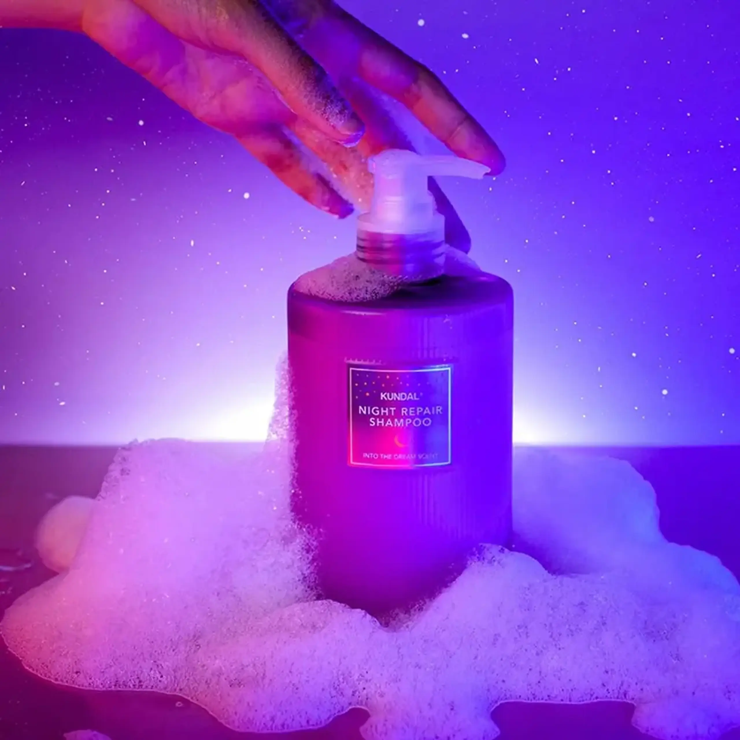Şampon pentru noapte cu colagen Kundal Night Repair Shampoo Into The Dream Scent 470ml