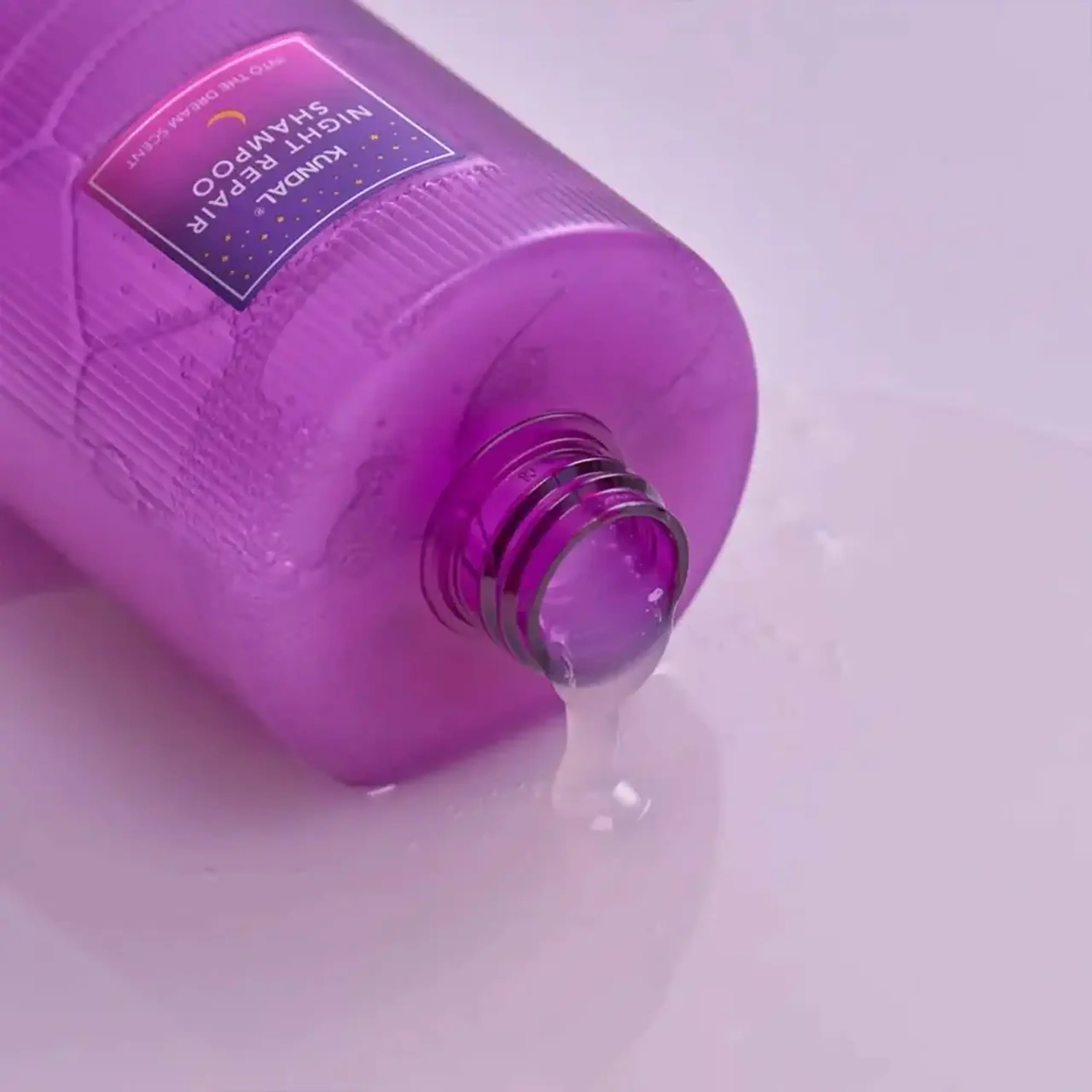 Şampon pentru noapte cu colagen Kundal Night Repair Shampoo Into The Dream Scent 470ml