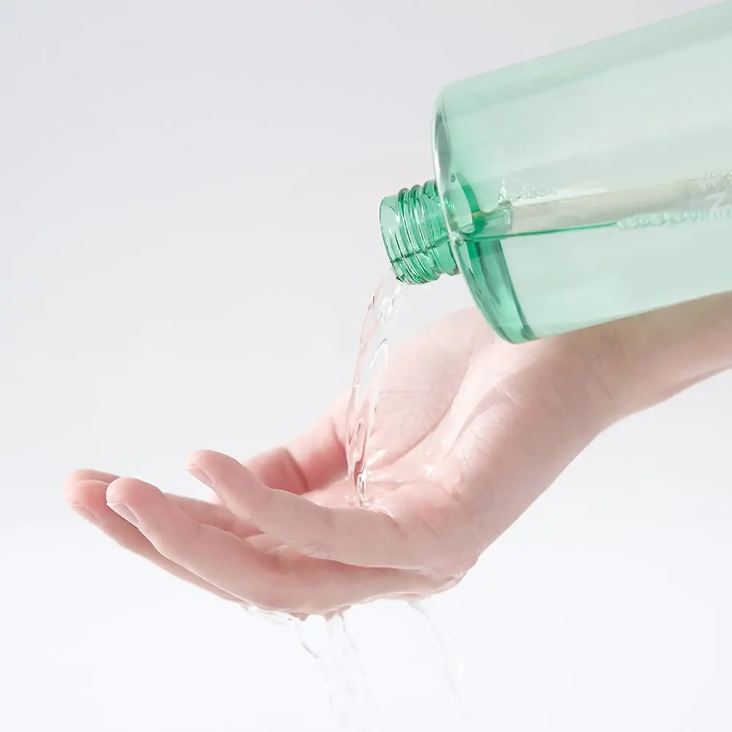Apa micelară cu efect de hidratare şi calmare a tenului MAXCLINIC Centella Calming Plus Micellar Cleansing Water 500ml