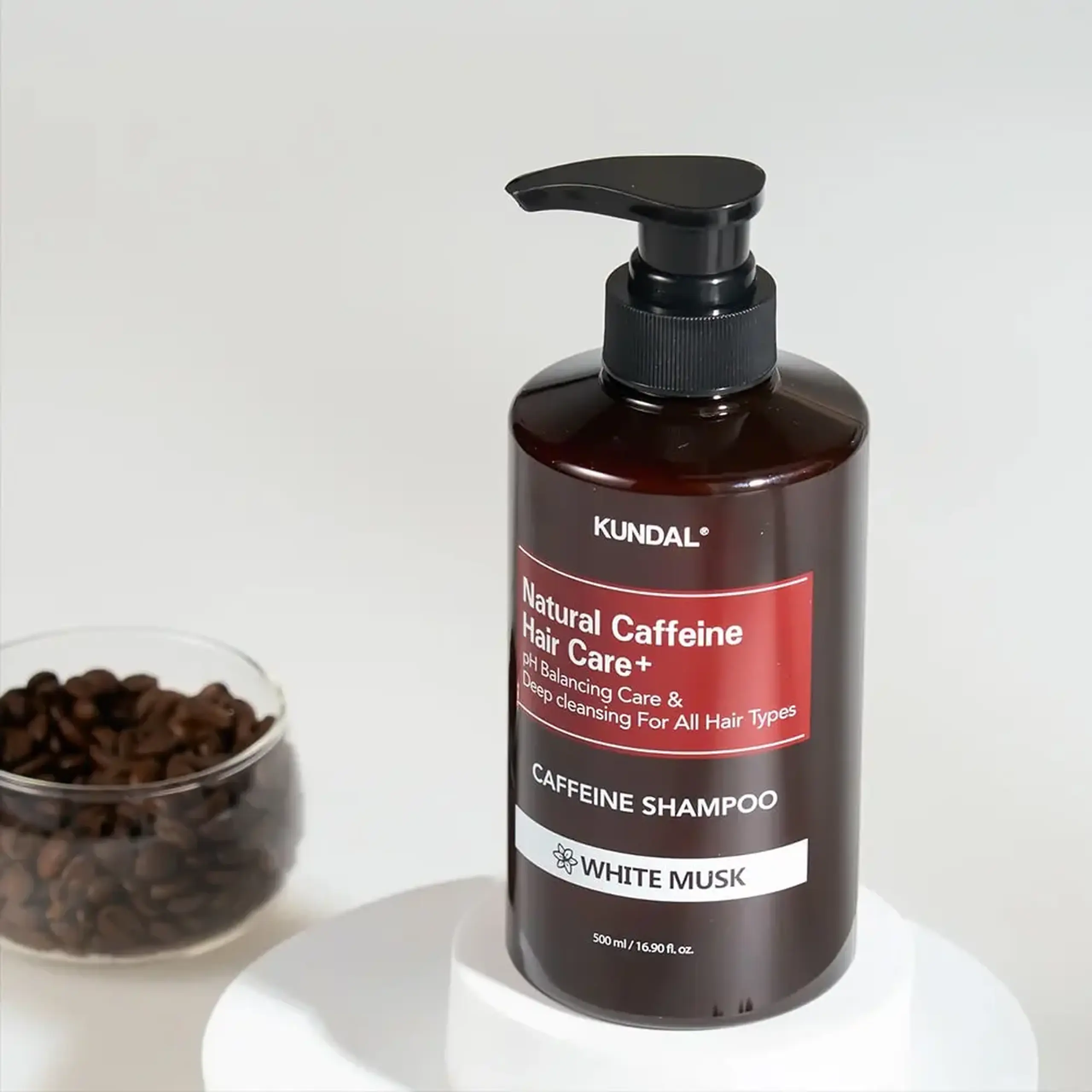 Şampon anticădere cu cofeină Kundal Natural Caffeine Hair Care+ Shampoo White Musk 500ml