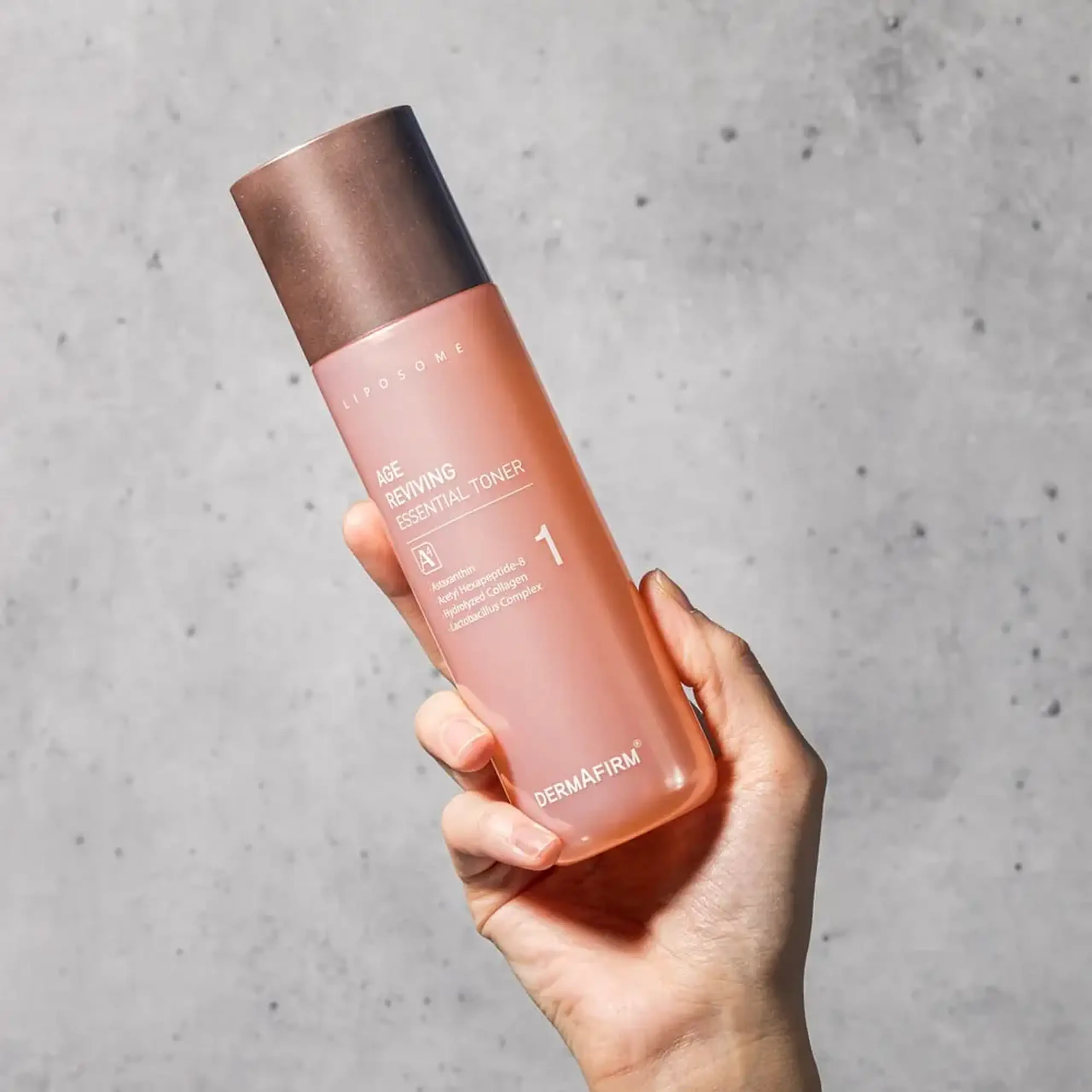 Tonerul anti-age cu proprietăţi de hidratare şi luminozitate Dermafirm Age Reviving Essential Toner A4 200ml
