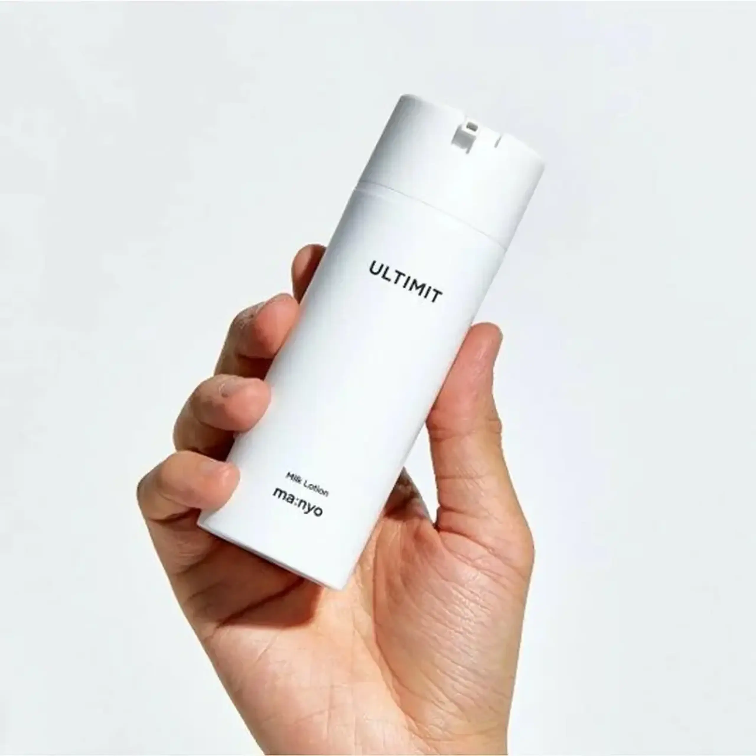 Produs multifuncțional 3-în-1 pentru rutina bărbaților Manyo Ultimit All-In-One Milk Lotion 120ml