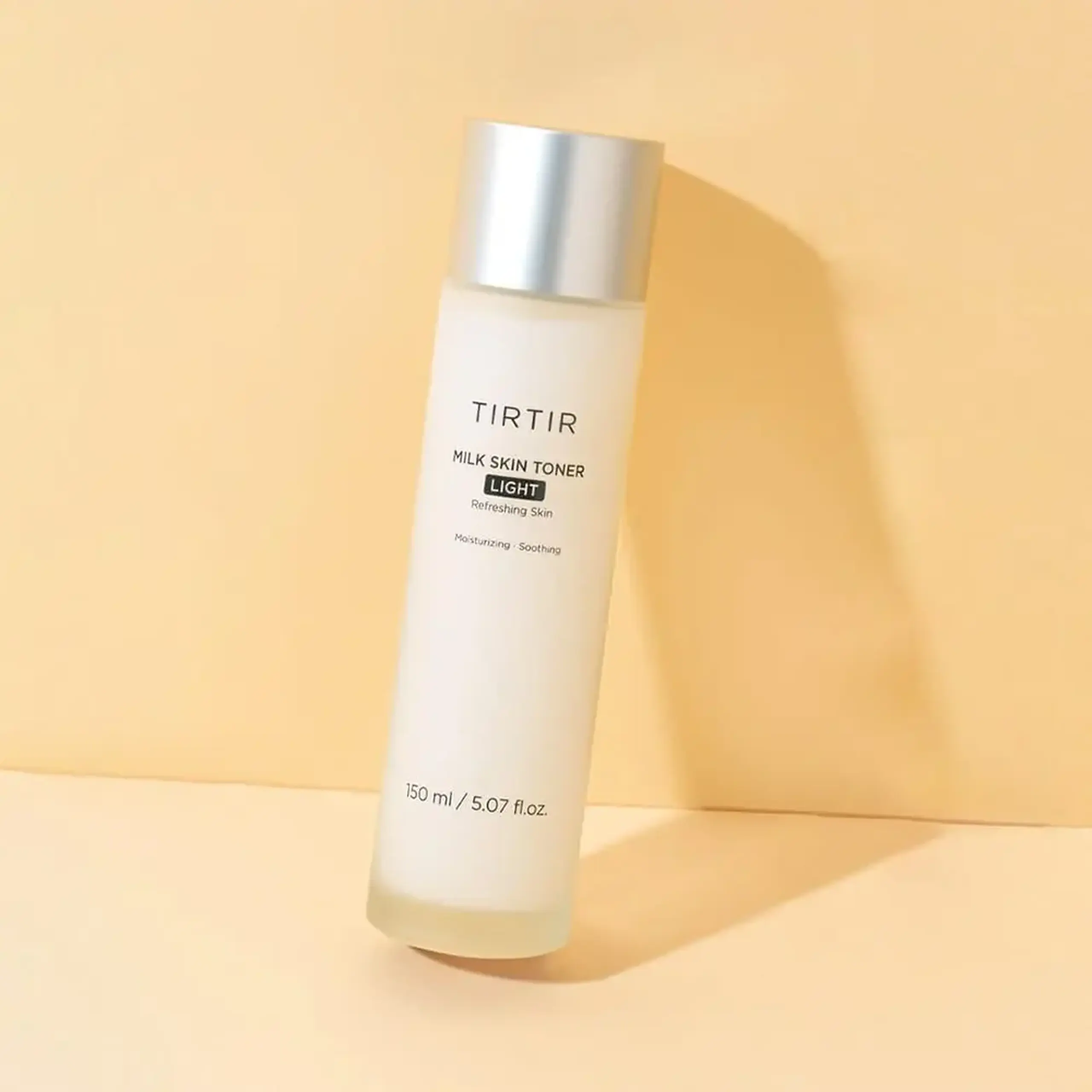 Toner ușor cu 4% niacinamidă TIRTIR Milk Skin Toner Light 150ml