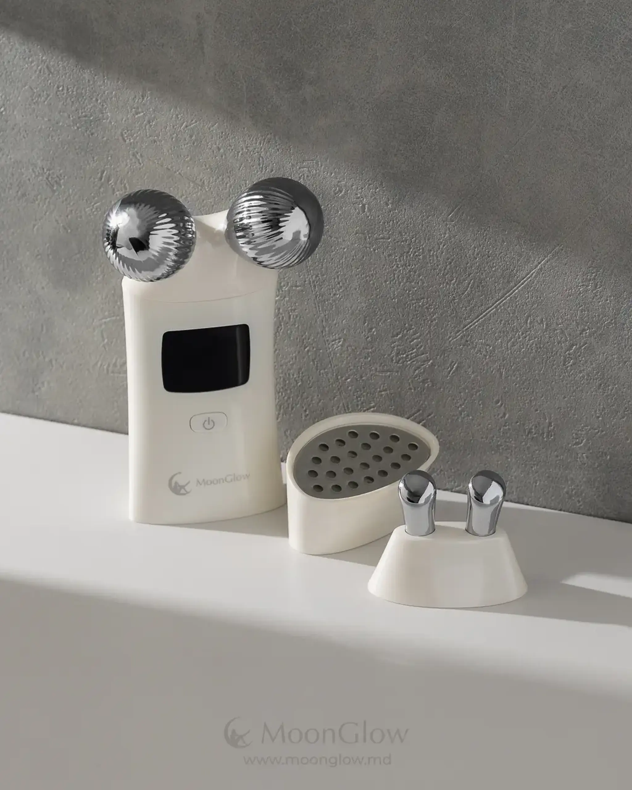 Dispozitiv-gadget multifuncţional pentru zona ochilor și a tenului Moonglow 3-in-1 Facial Beauty Device