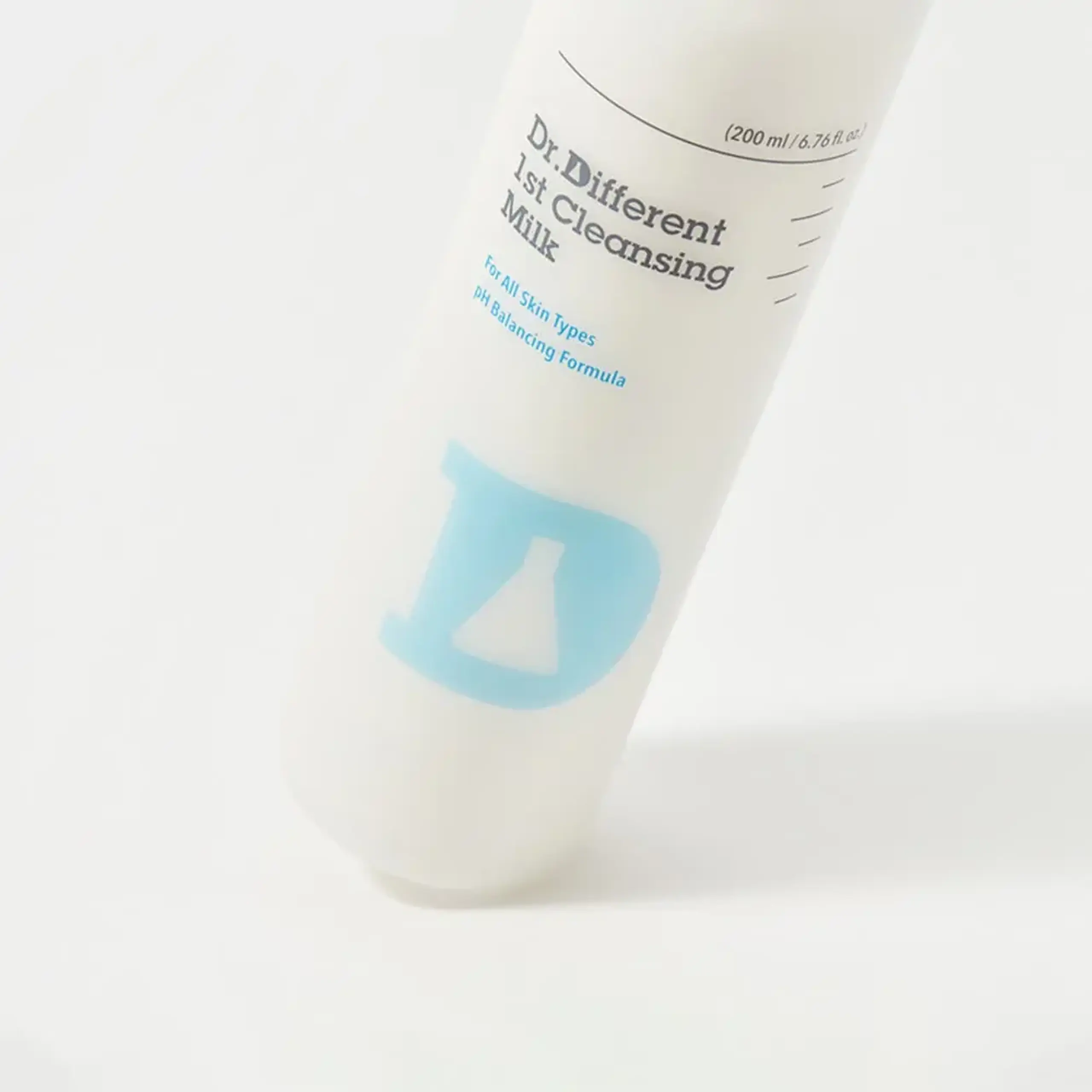 Lăptișor de curățare Dr.Different 1st Cleansing Milk 200ml