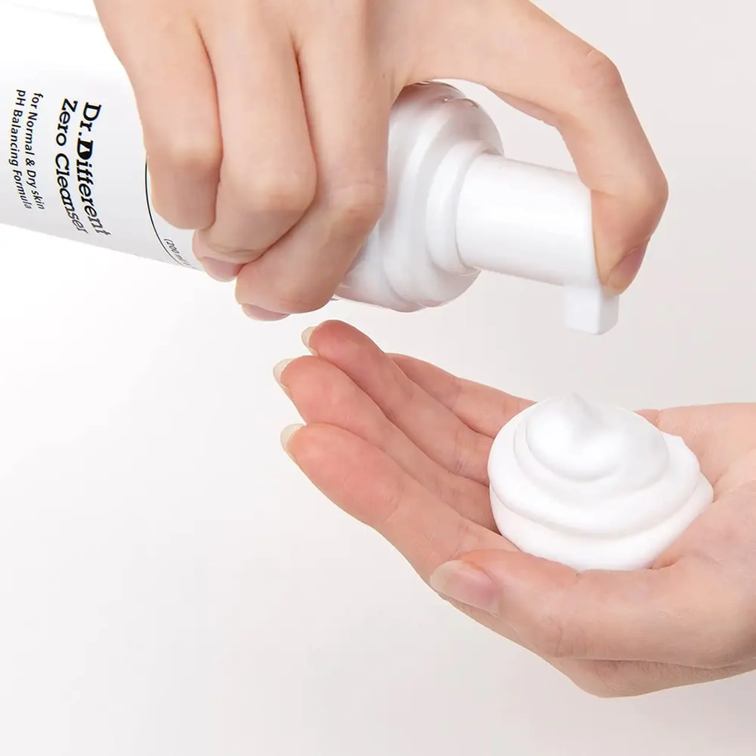 Spumă de curățare ultra-delicată Dr.Different Zero Cleanser for Normal &amp; Dry Skin 200ml
