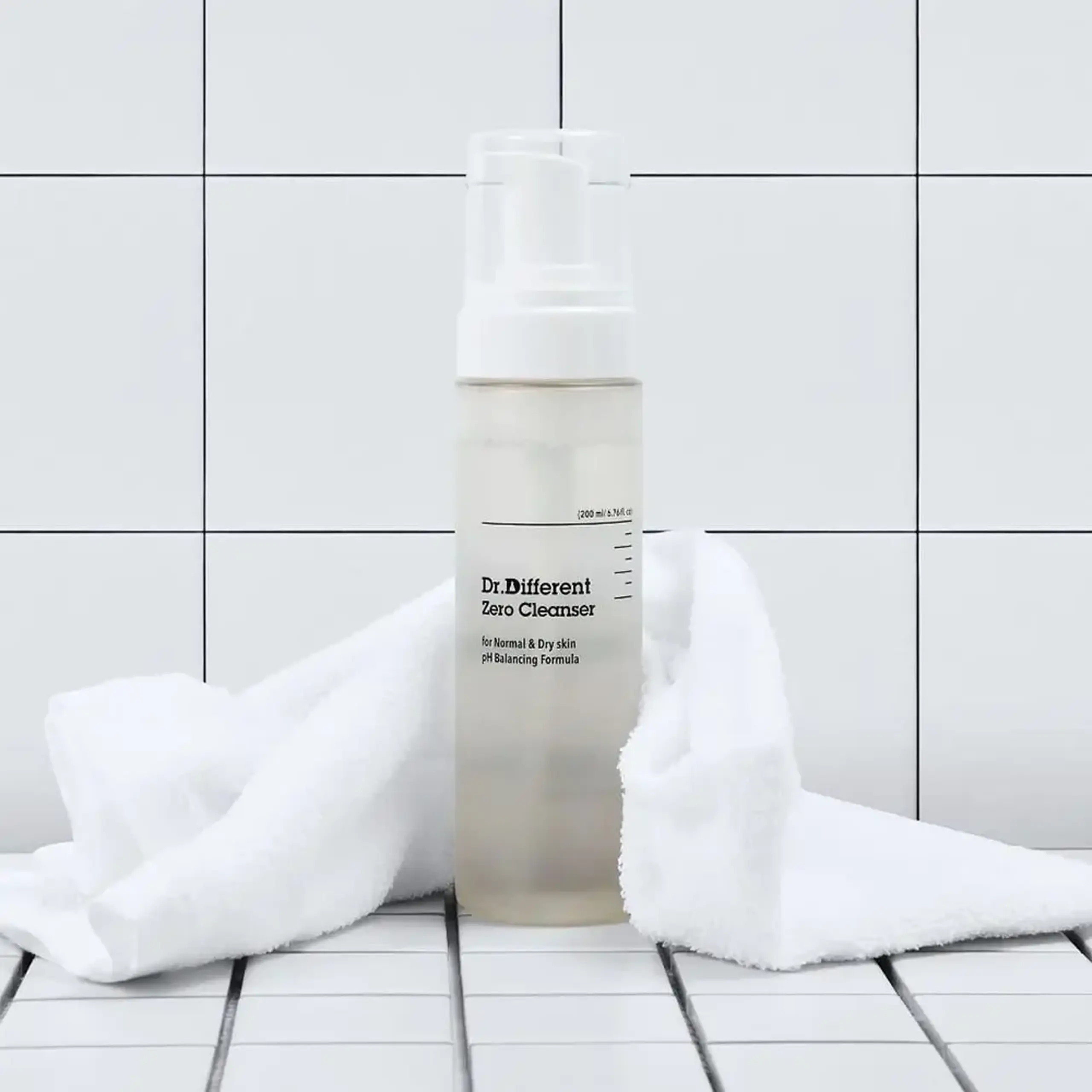 Spumă de curățare ultra-delicată Dr.Different Zero Cleanser for Normal &amp; Dry Skin 200ml