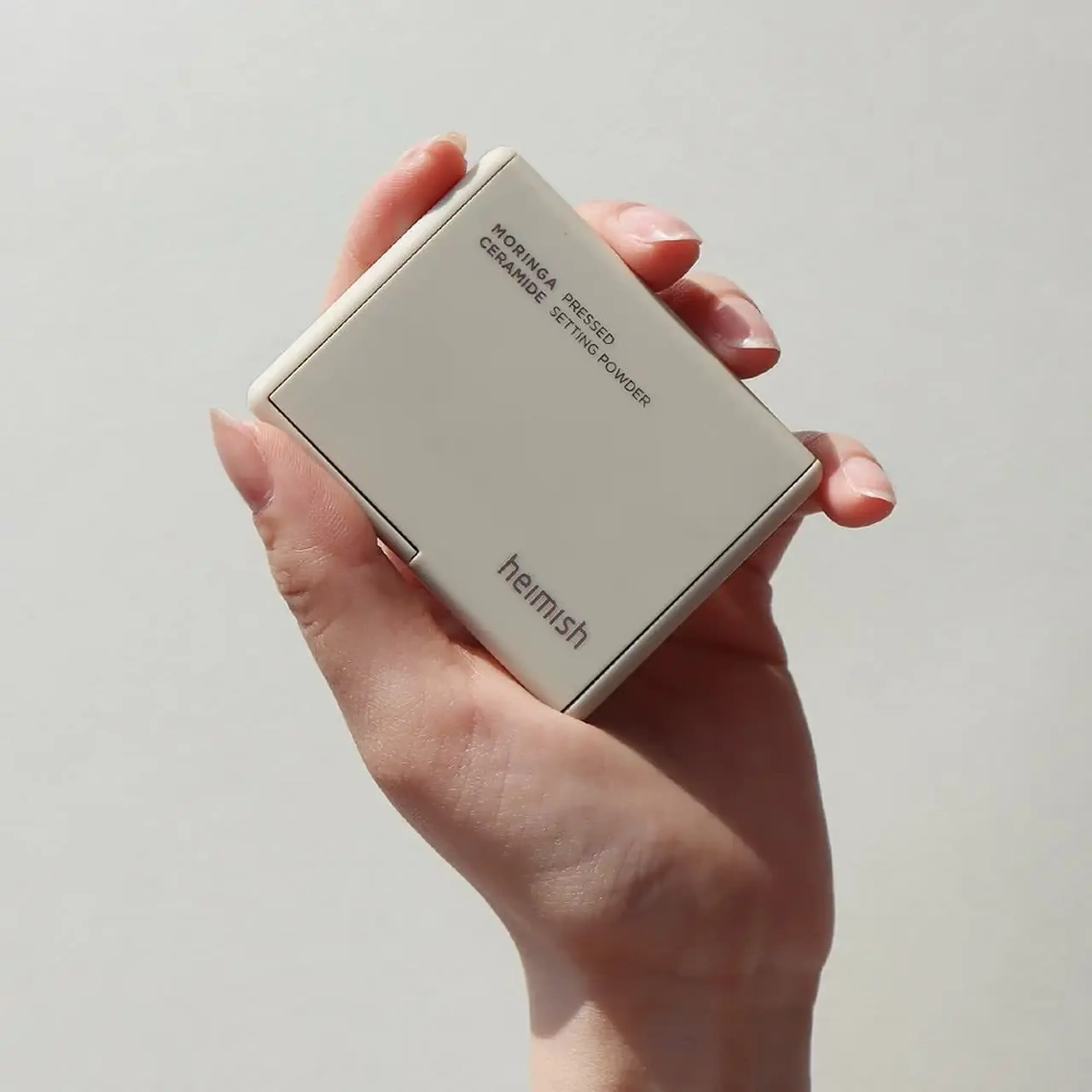 Pudră minerală compactă pentru fixarea machiajului Heimish Moringa Ceramide Pressed Setting Powder 5g