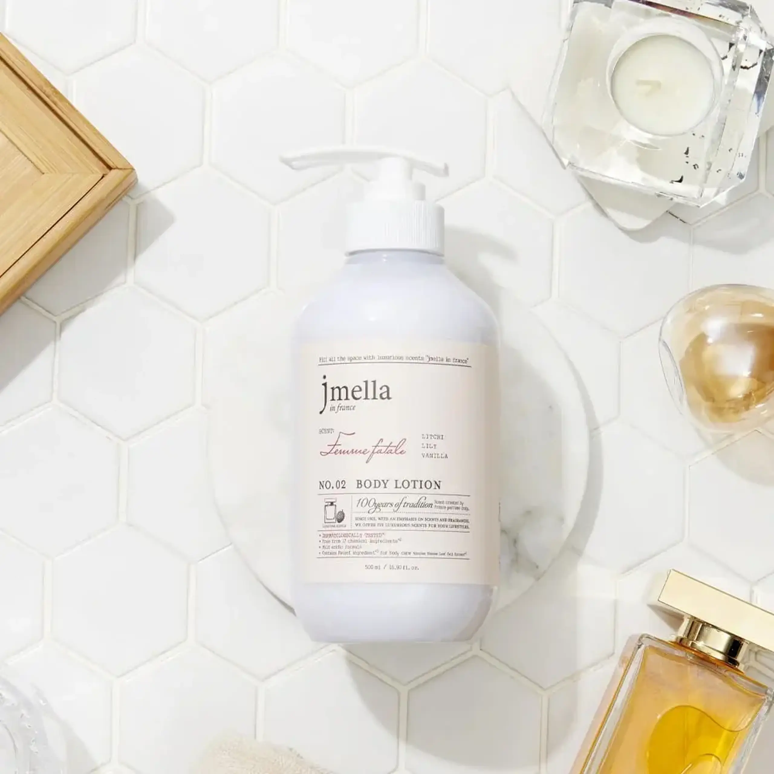 Loțiunea parfumată de corp Jmella In France Femme Fatale Body Lotion 500ml