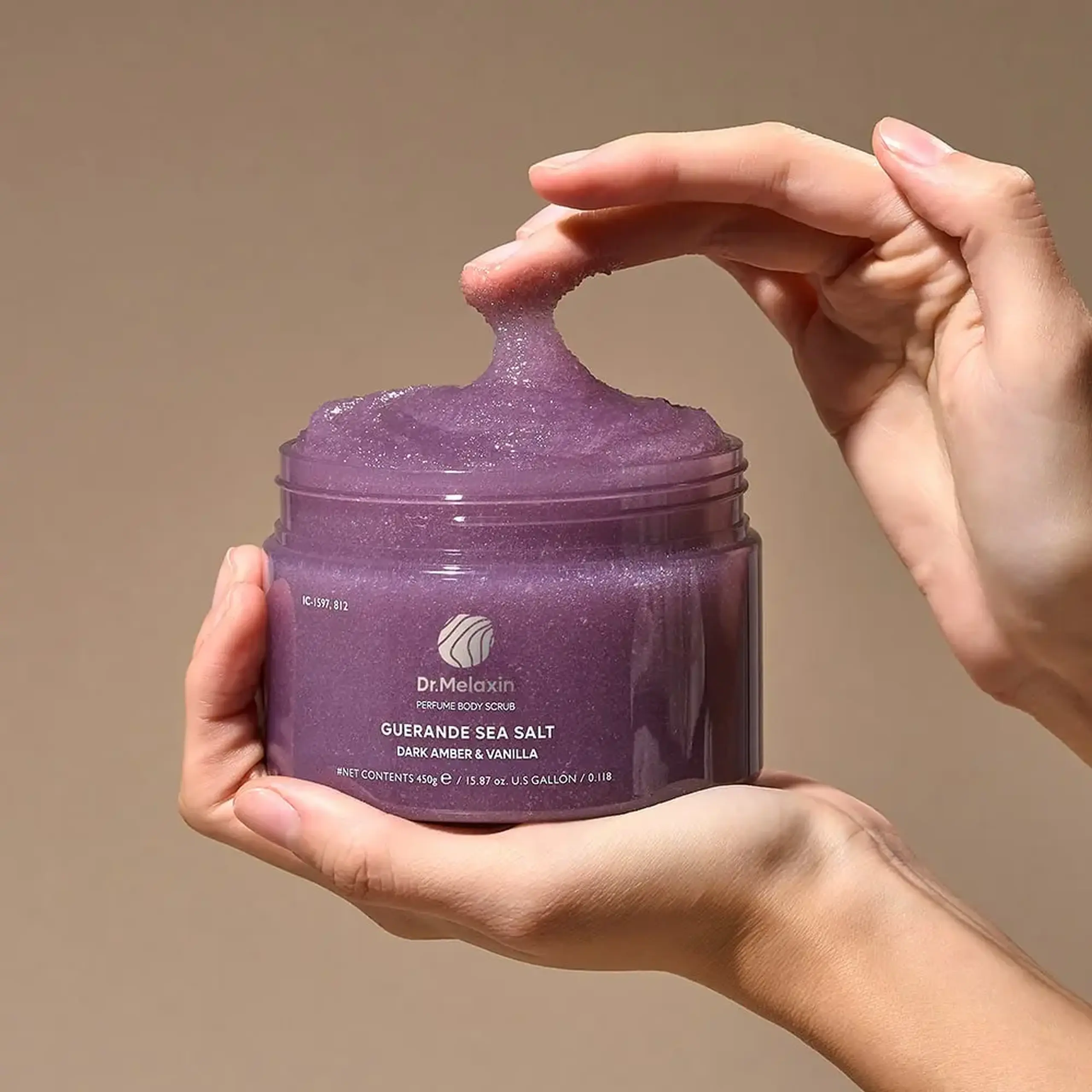 Scrub pentru corp Dr.Melaxin Guerande Sea Salt Perfume Body Scrub Dark Amber &amp; Vanilla 450g