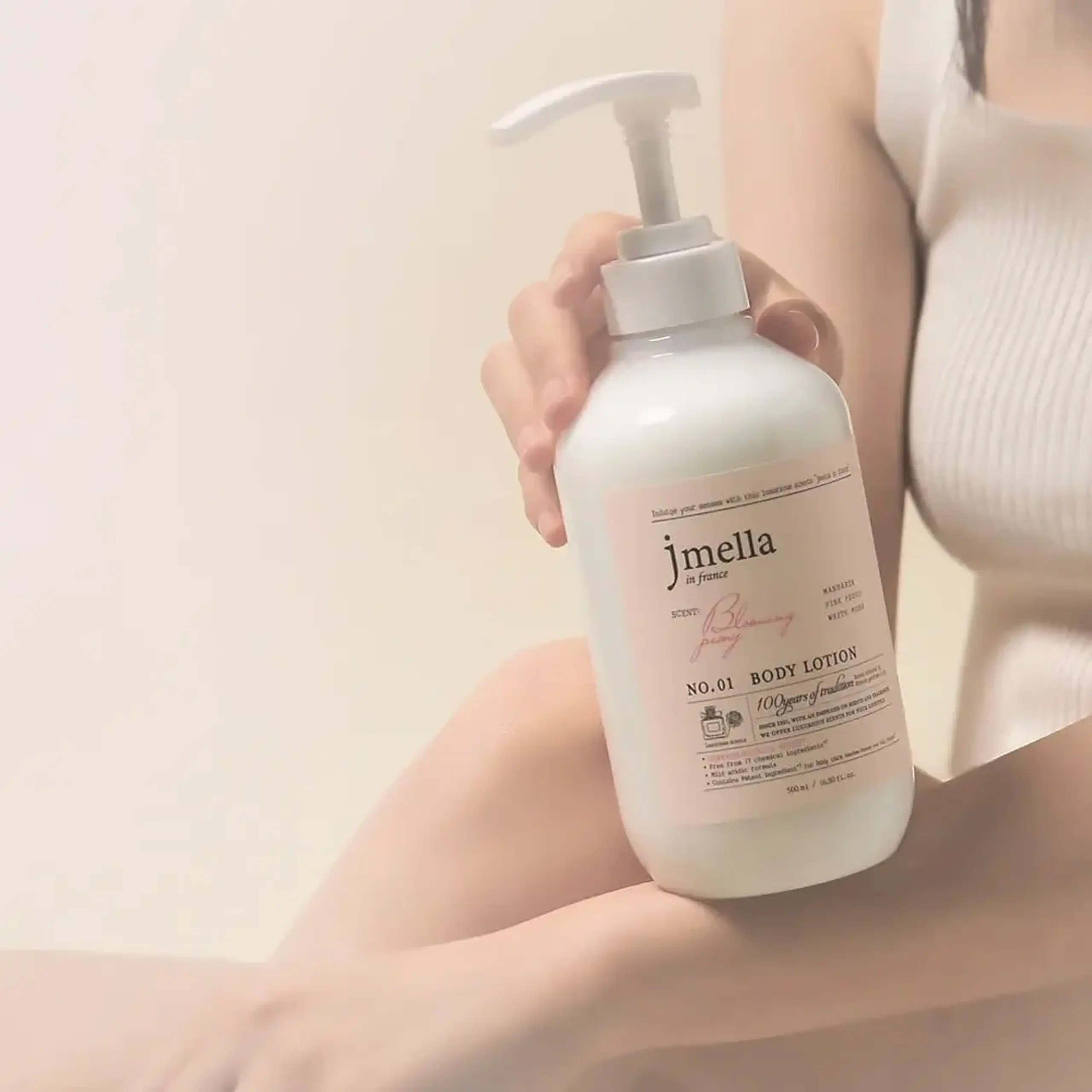 Loțiune catifelată pentru corp Jmella in france Blooming Peony Body Lotion 500ml