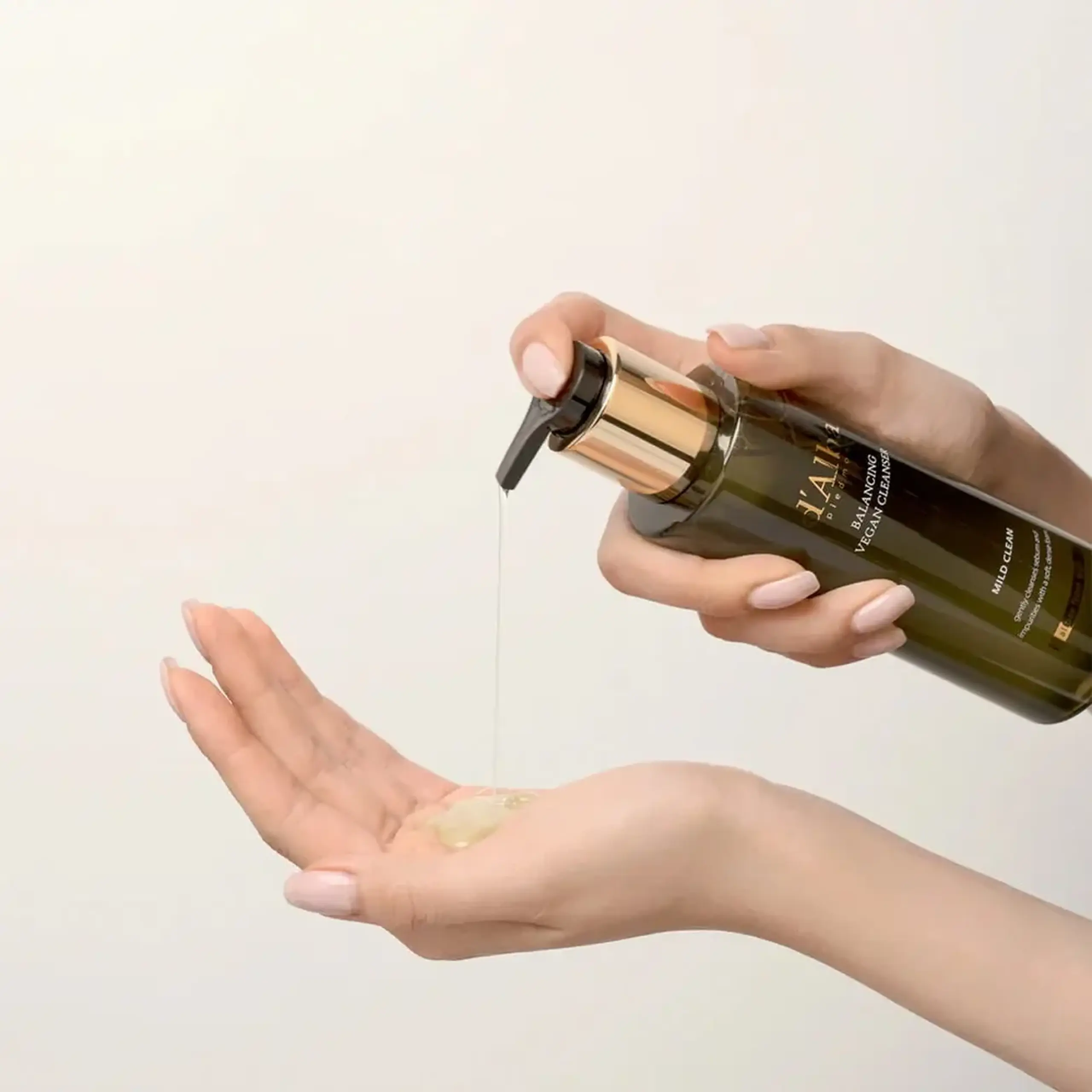 Gel de curățare D'Alba Mild Skin Balancing Vegan Cleanser 200ml