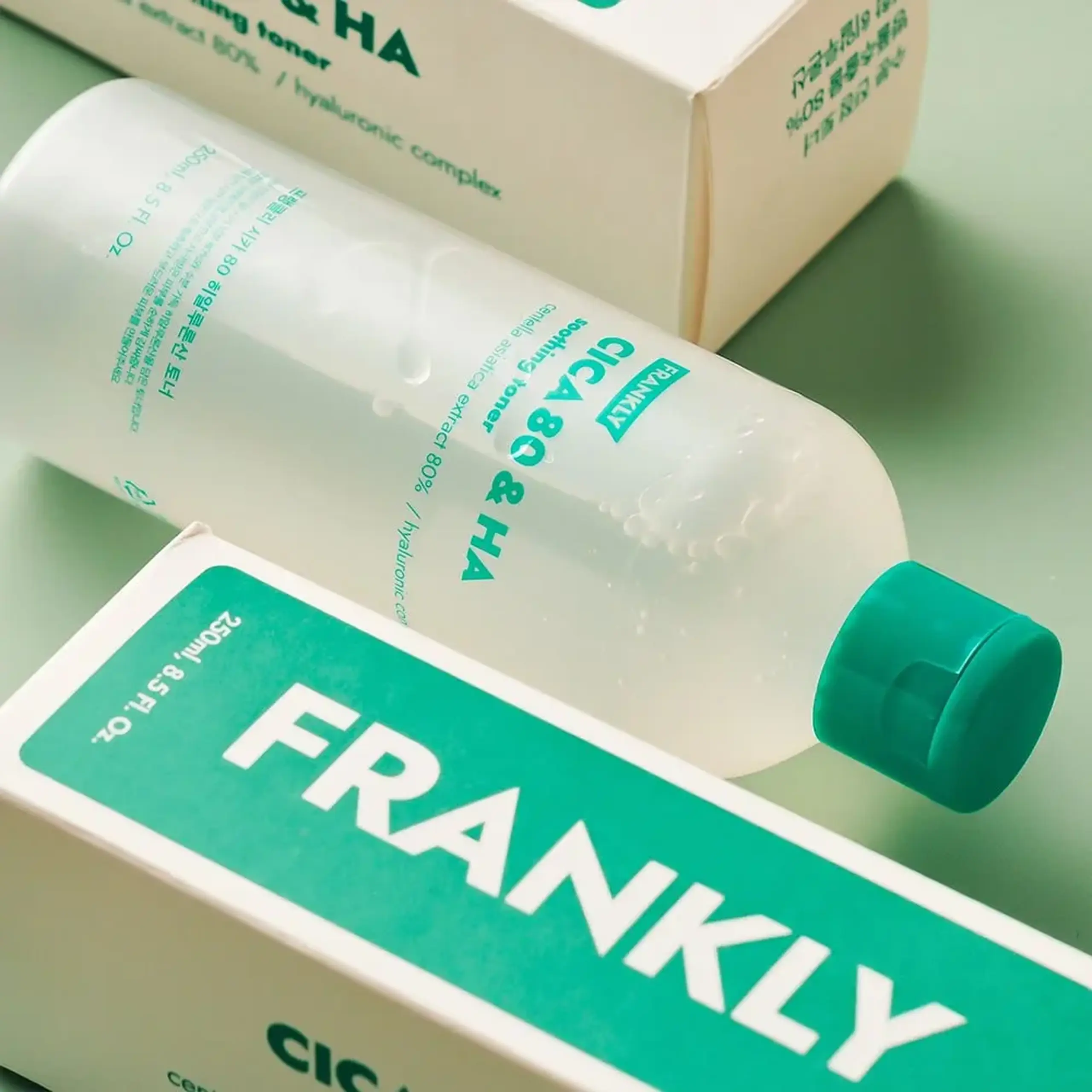 Toner calmant Frankly Cica 80% & Hyaluronic Acid Toner 260ml