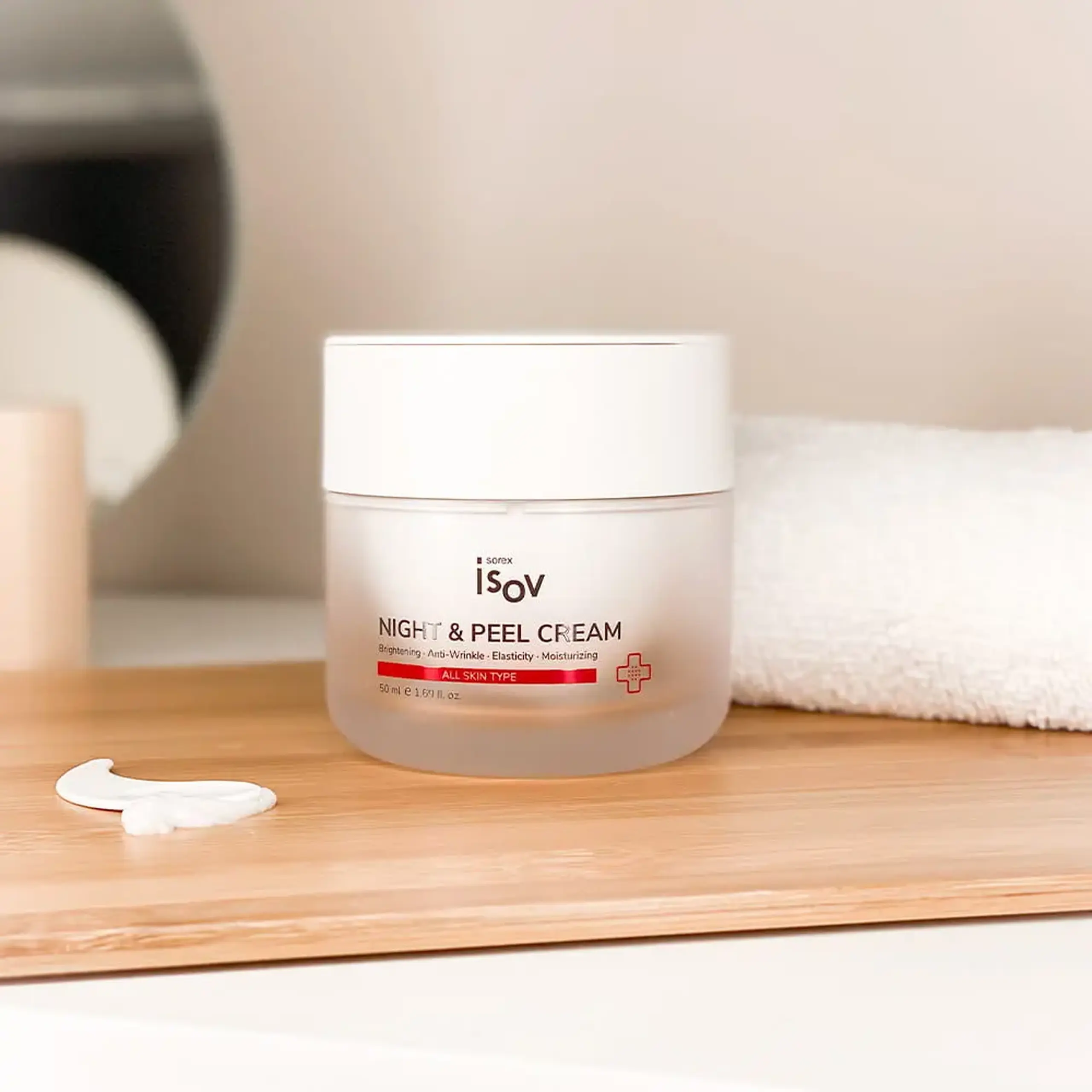 Cremă exfoliantă capsulată de noapte cu extracte din fructe Isov Night &amp; Peel Cream 50ml