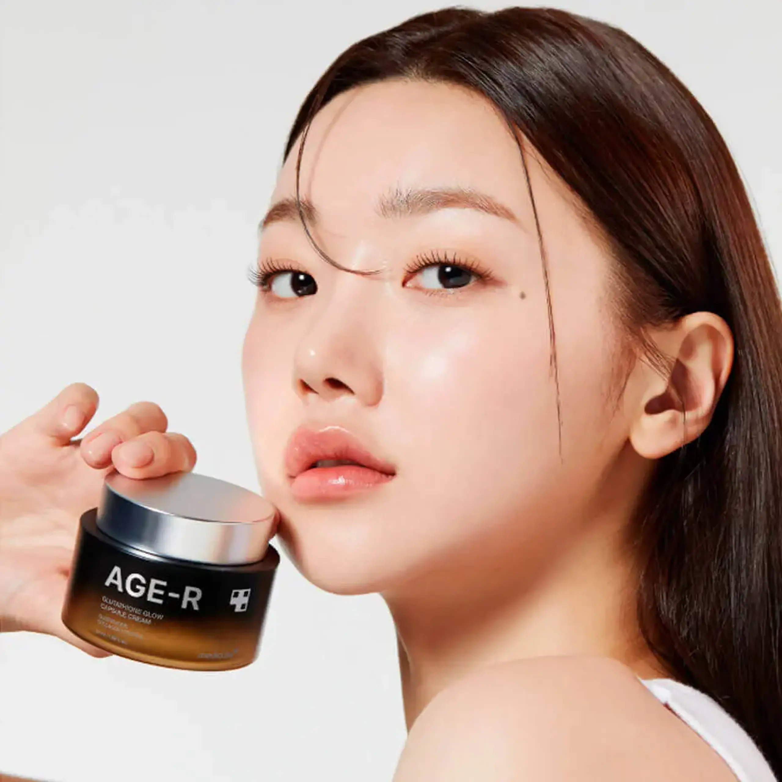 Cremă iluminatoare Medicube AGE-R GLUTATHIONE GLOW CAPSULE CREAM 50ml