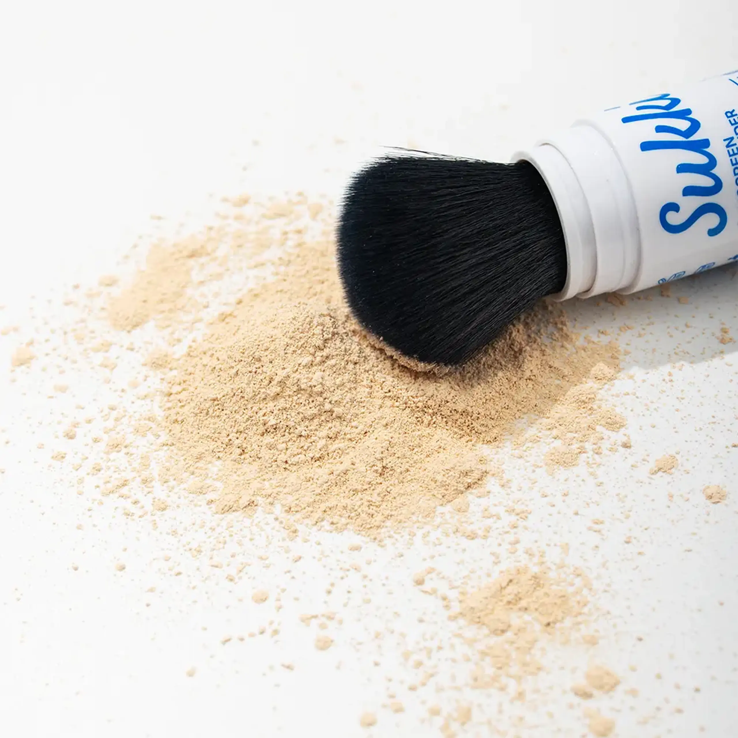 Pudră cu protecție solară cu pensulă Sukki Sunscreen Loose Powder Brush-On SPF 43.5 5g