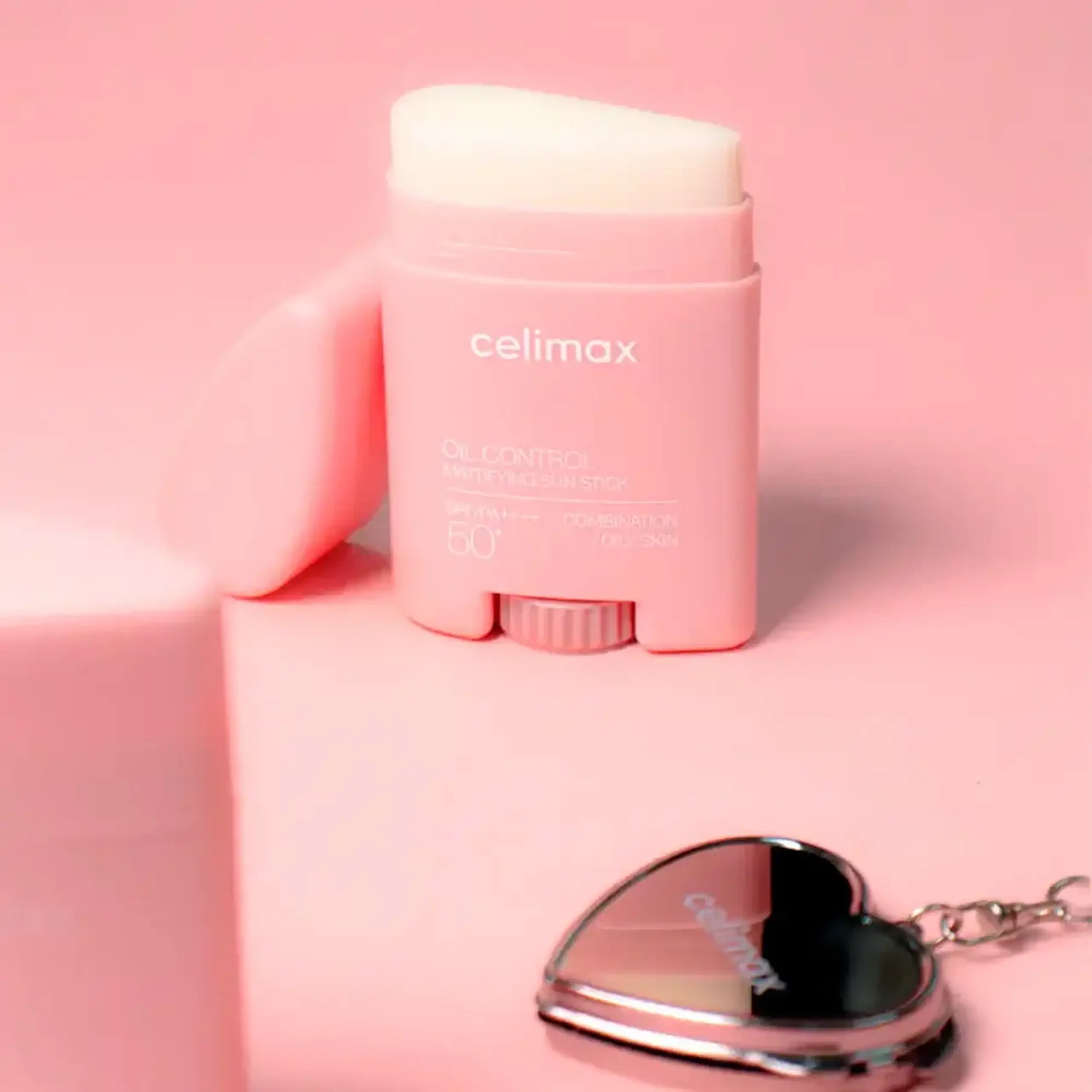 Stick solar cu efect matifiant Celimax Oil Control Mattifying Sun Stick 19g