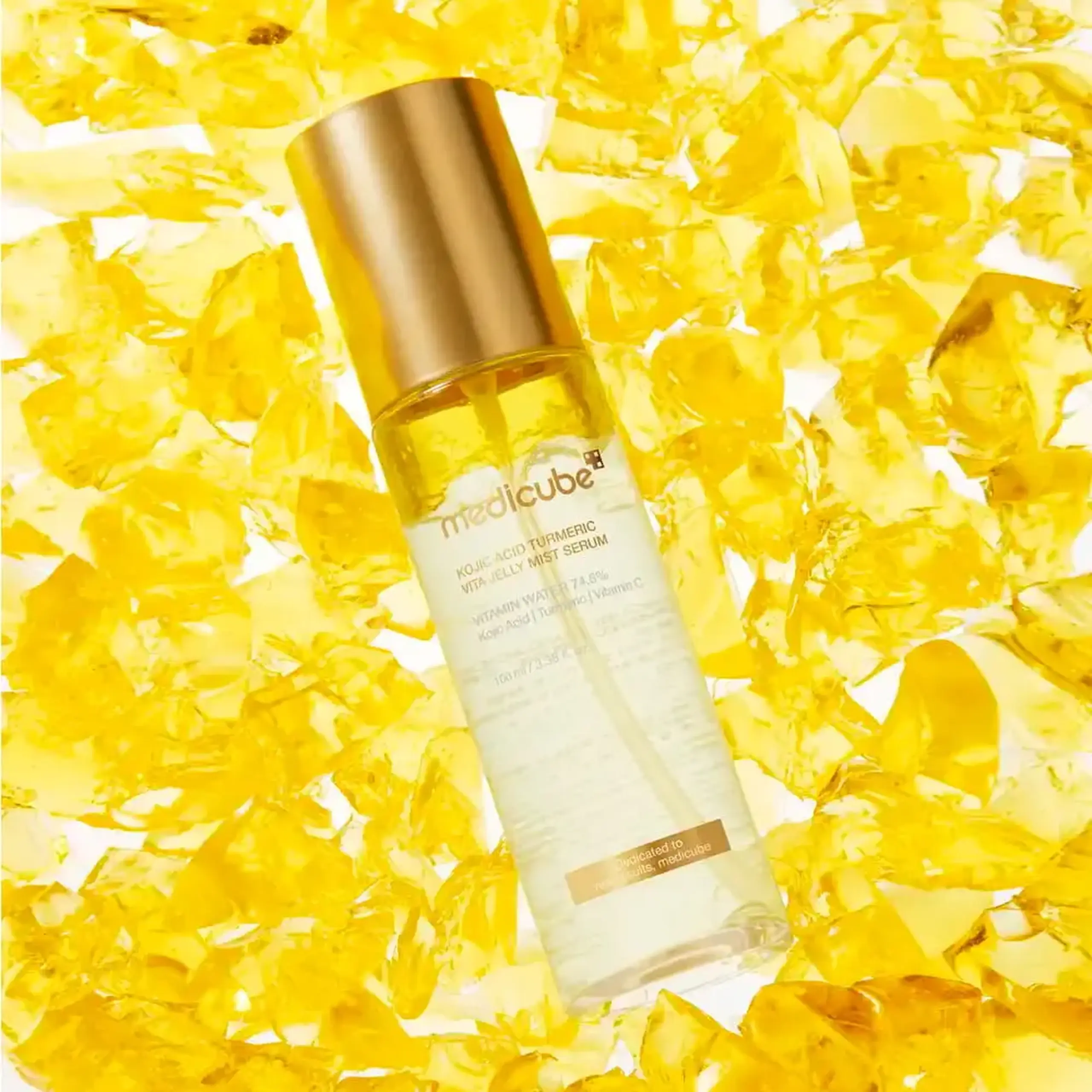 Serum-spray cu acid kojic împotriva hiperpigmentării Medicube Kojic Acid Turmeric Vita Jelly Mist Serum 100 ml