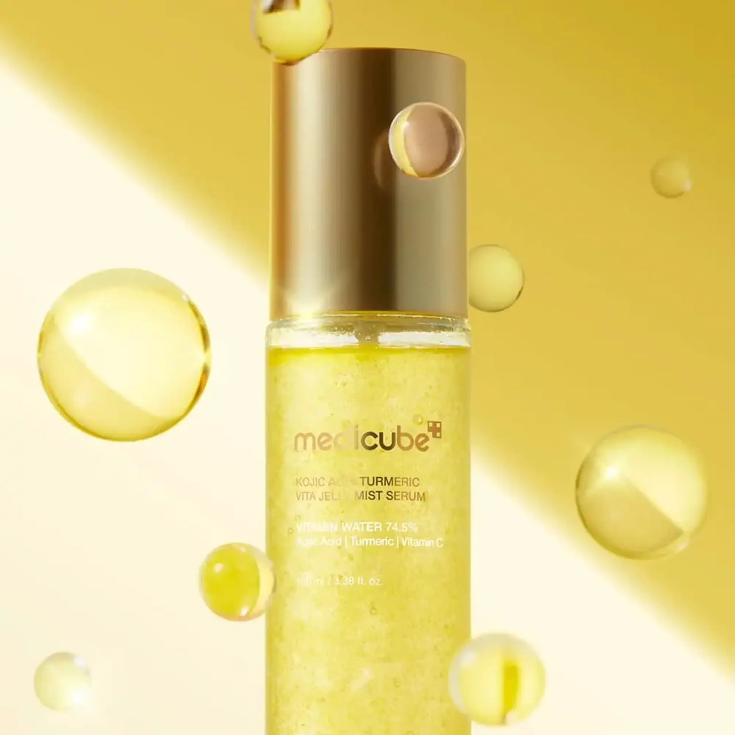 Serum-spray cu acid kojic împotriva hiperpigmentării Medicube Kojic Acid Turmeric Vita Jelly Mist Serum 100 ml