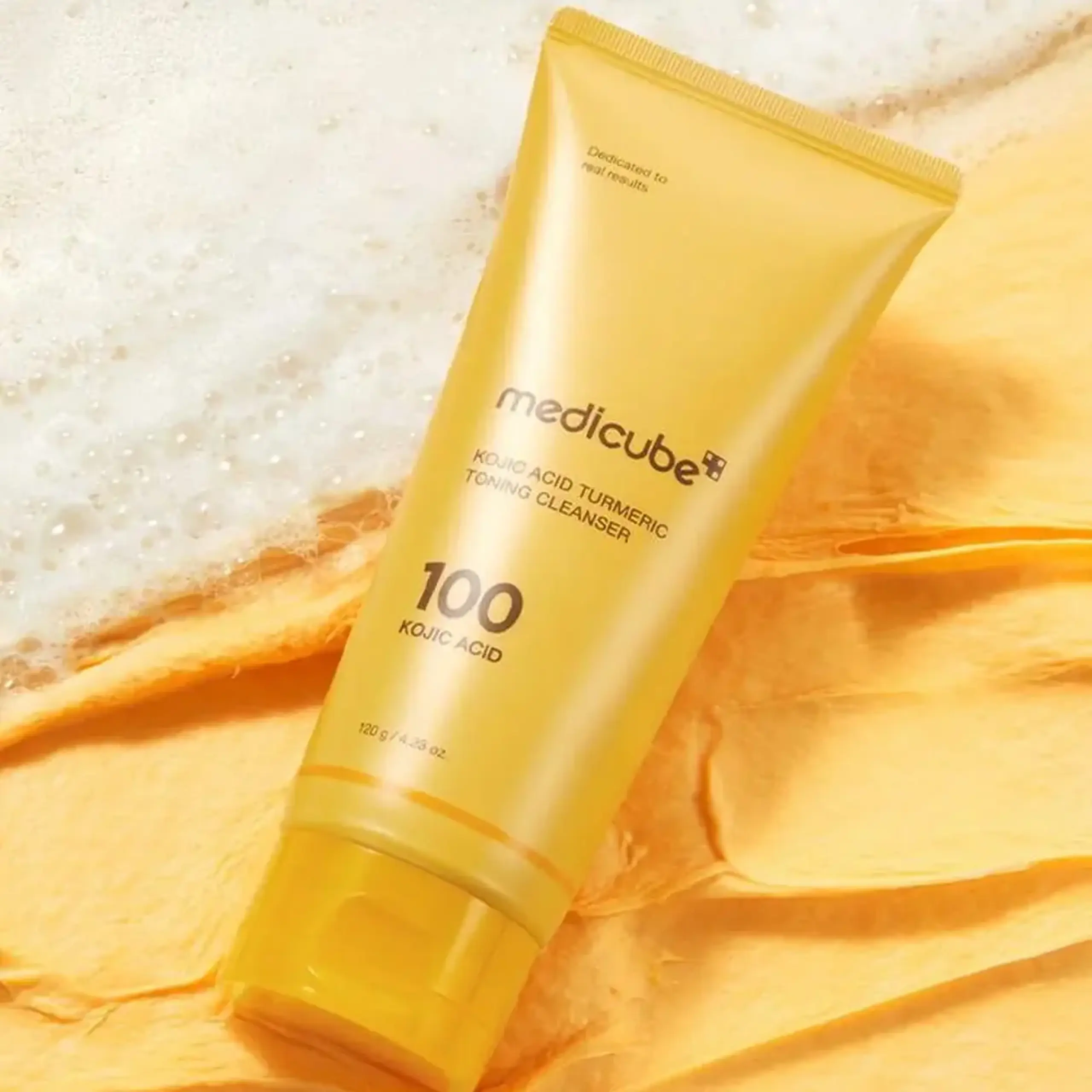 Spumă pentru curățarea tenului cu Acid Kojic Medicube Kojic Acid Turmeric Toning Cleanser 120 g