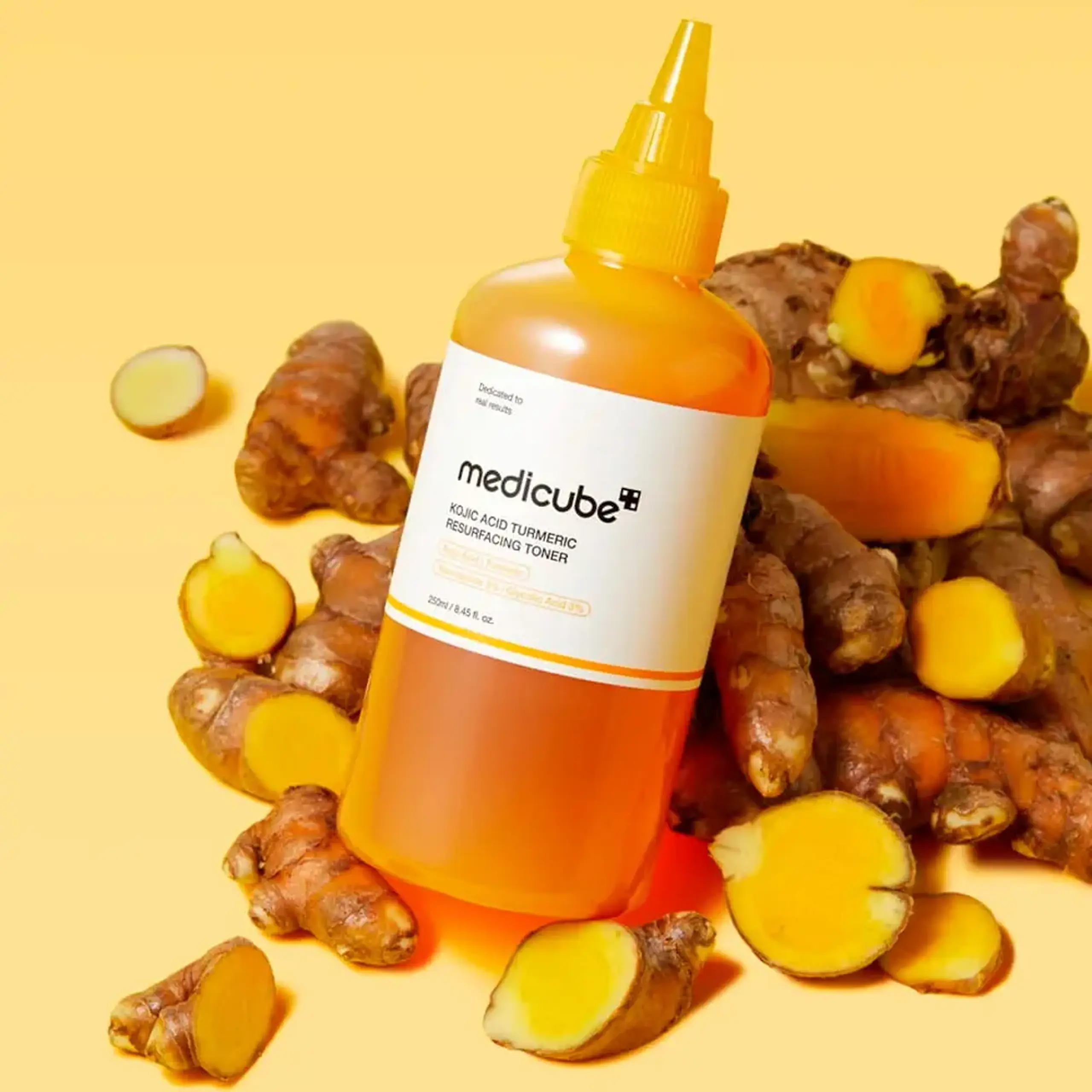 Toner exfoliant și iluminator cu Acid Kojic și Niacinamidă Medicube Kojic Acid Turmeric Resurfacing Toner 250 ml