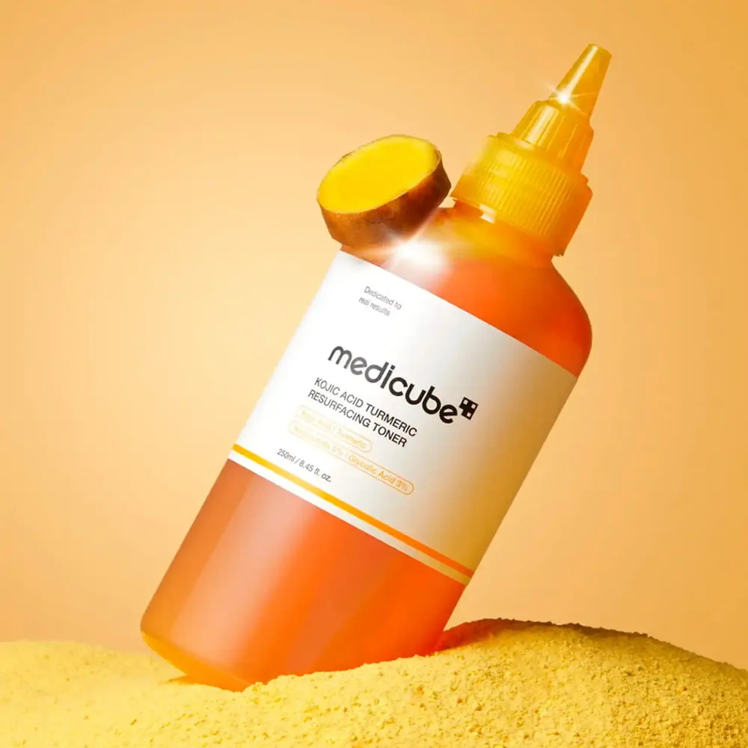 Toner exfoliant și iluminator cu Acid Kojic și Niacinamidă Medicube Kojic Acid Turmeric Resurfacing Toner 250 ml
